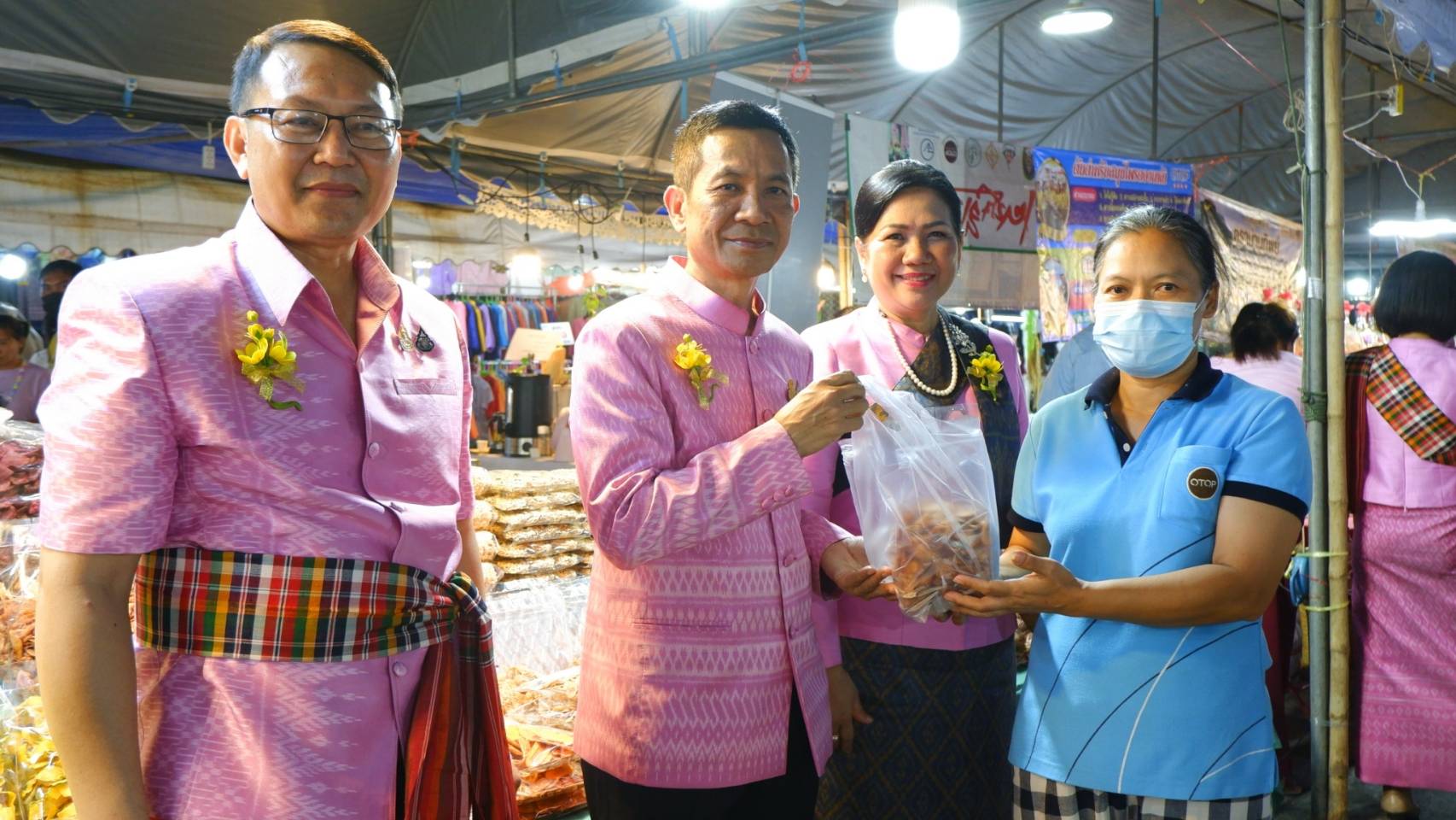 จังหวัดขอนแก่น : จัดพิธีเปิดการจัดงานแสดงและจำหน่ายผลิตภัณฑ์ชุมชน OTOP ภายใต้ Theme “OTOP” ภูมิปัญญาไทย ก้าวไกลสู่สากล” ในงานเทศกาลไหมนานาชาติ ประเพณีผูกเสี่ยว งานกาชาดจังหวัดขอนแก่น และงานขอนแก่น Soft Power ประจำปี 2565