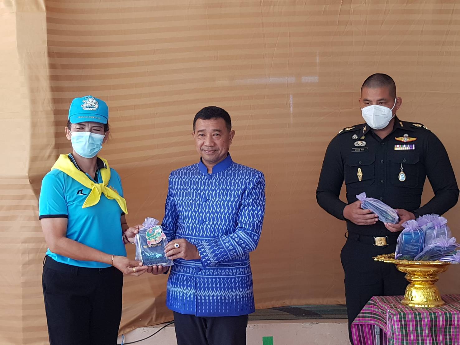 จังหวัดขอนแก่น : เดินหน้าสร้างความมั่นคงทางอาหารน้อมนำแนวพระราชดำริของสมเด็จพระกนิษฐาธิราชเจ้า กรมสมเด็จพระเทพรัตนราชสุดา ฯ สยามบรมราชกุมารี พร้อม Kick off ปฏิบัติการ 45 วัน ปลูกผักสวนครัว รณรงค์ปลูกพืชผักสมุนไพร ต้านภัย COVID – 19 พร้อมกัน 26 อำเภอ ควบคู่กับการจัดทำถังขยะเปียกลดโลกร้อน