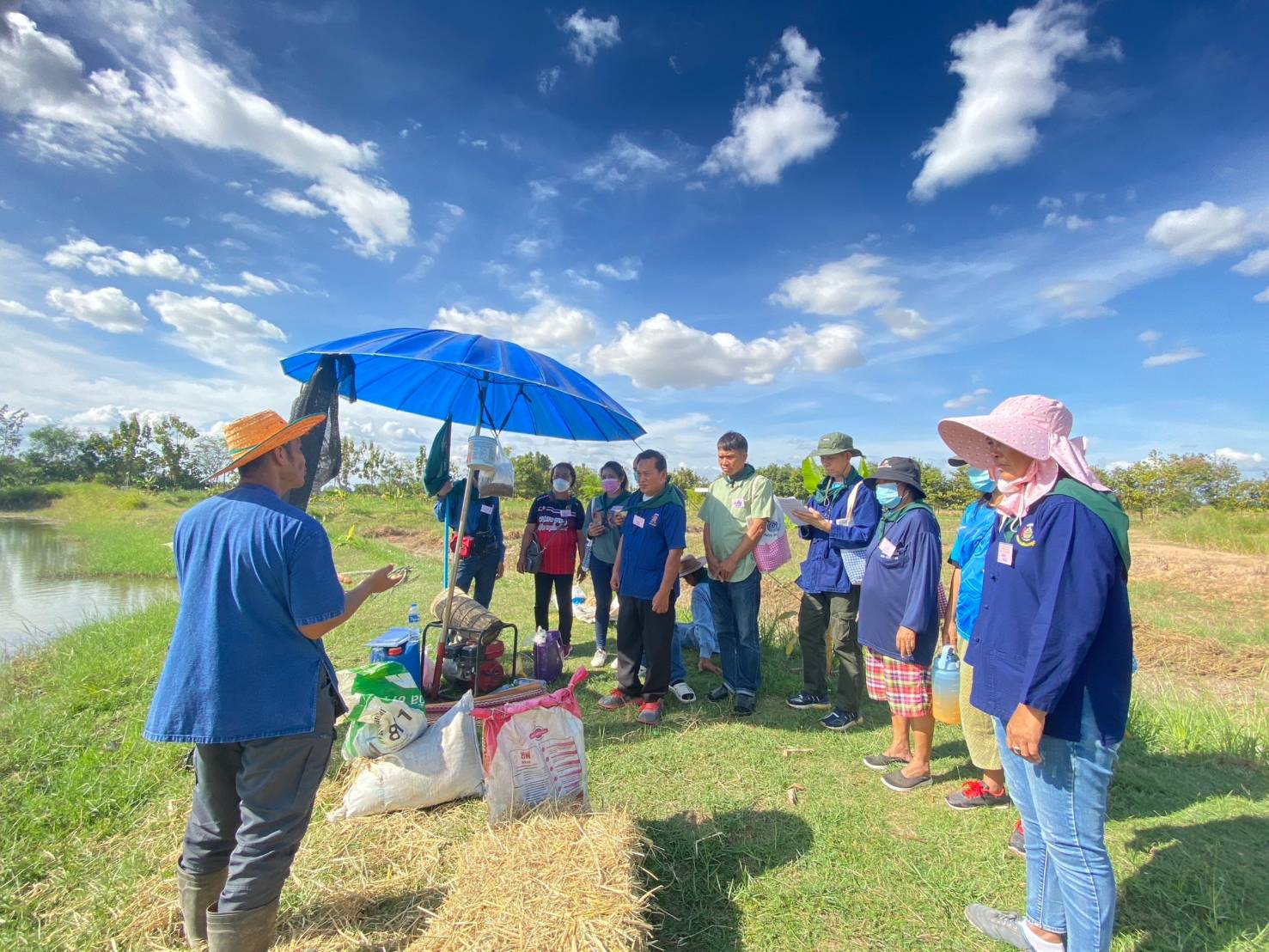 พช.ขอนแก่น : ดำเนินโครงการพัฒนาหมู่บ้านเศรษฐกิจพอเพียง กิจกรรมย่อยที่ 1 กิจกรรมที่ 1 สร้างและพัฒนากลไกขับเคลื่อนในระดับพื้นที่ กิจกรรมที่ 1.1 อบรมแกนนำขับเคลื่อนหมู่บ้านเศรษฐกิจพอเพียง (วันที่ 2)