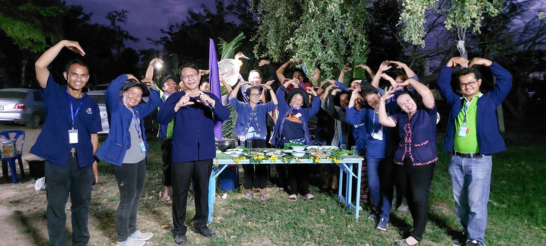 พช.ขอนแก่น : พัฒนาการจังหวัดขอนแก่น เยี่ยมให้กำลังใจผู้เข้ารับการฝึกอบรมโครงการพัฒนาหมู่บ้านเศรษฐกิจพอเพียง กิจกรรมย่อยที่ 1 กิจกรรมที่ 1 สร้างและพัฒนากลไกขับเคลื่อนในระดับพื้นที่ กิจกรรมที่ 1.1 อบรมแกนนำขับเคลื่อนหมู่บ้านเศรษฐกิจพอเพียง ซึ่งเป็นการฝึกอบรมวันที่ 4