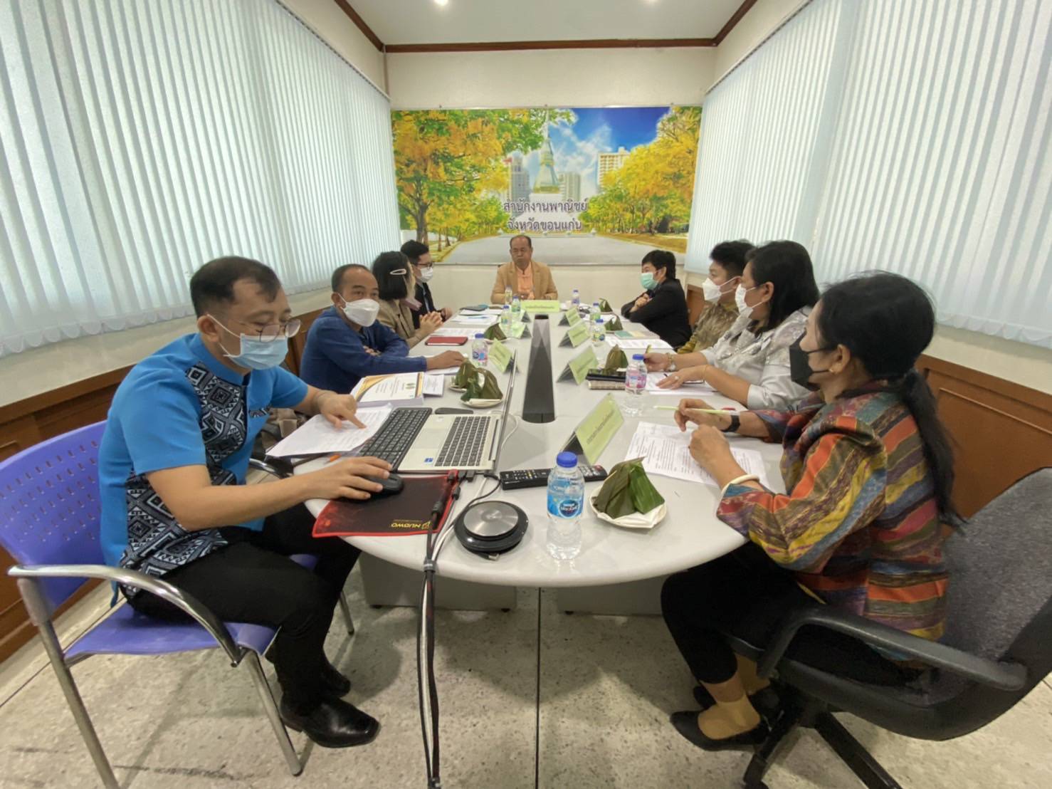 พช.ขอนแก่น : ร่วมประชุมคณะกรรมการพิจารณาคัดเลือกผู้ประกอบการเข้าร่วมงานแสดงและจำหน่ายผ้าไหมและผลิตภัณฑ์ไหมนานาชาติ ประจำปีงบประมาณ พ.ศ. 2566 ครั้งที่ 2/2565