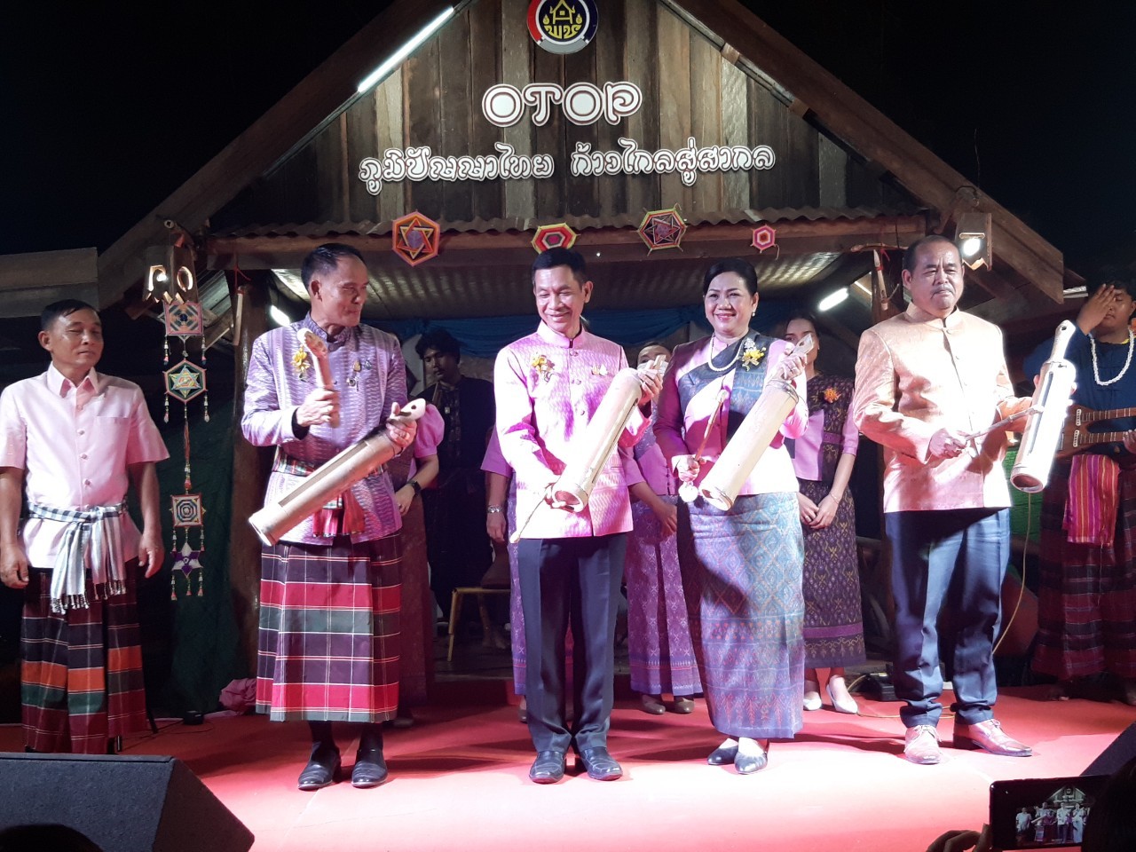 จังหวัดขอนแก่น : จัดพิธีเปิดการจัดงานแสดงและจำหน่ายผลิตภัณฑ์ชุมชน OTOP ภายใต้ Theme “OTOP” ภูมิปัญญาไทย ก้าวไกลสู่สากล” ในงานเทศกาลไหมนานาชาติ ประเพณีผูกเสี่ยว งานกาชาดจังหวัดขอนแก่น และงานขอนแก่น Soft Power ประจำปี 2565