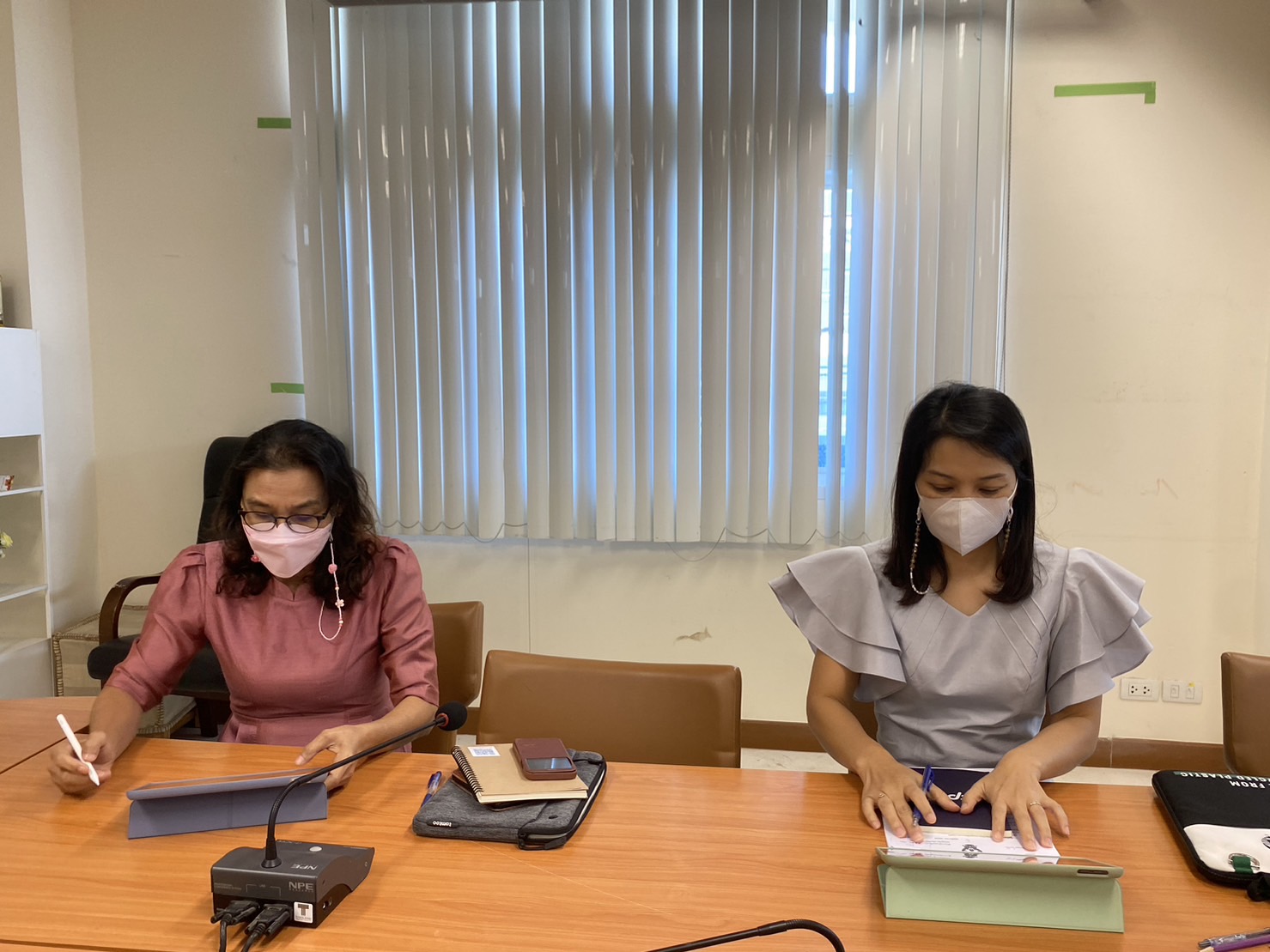 พช.ขอนแก่น : ร่วมรับฟังการประชุมชี้แจง เร่งรัด กำกับ ติดตาม การดำเนินงานกองทุนพัฒนาบทบาทสตรี จากกรมการพัฒนาชุมชน ผ่านระบบวีดีทัศน์ทางไกล (Video Conference) ครั้งที่ 7/2565