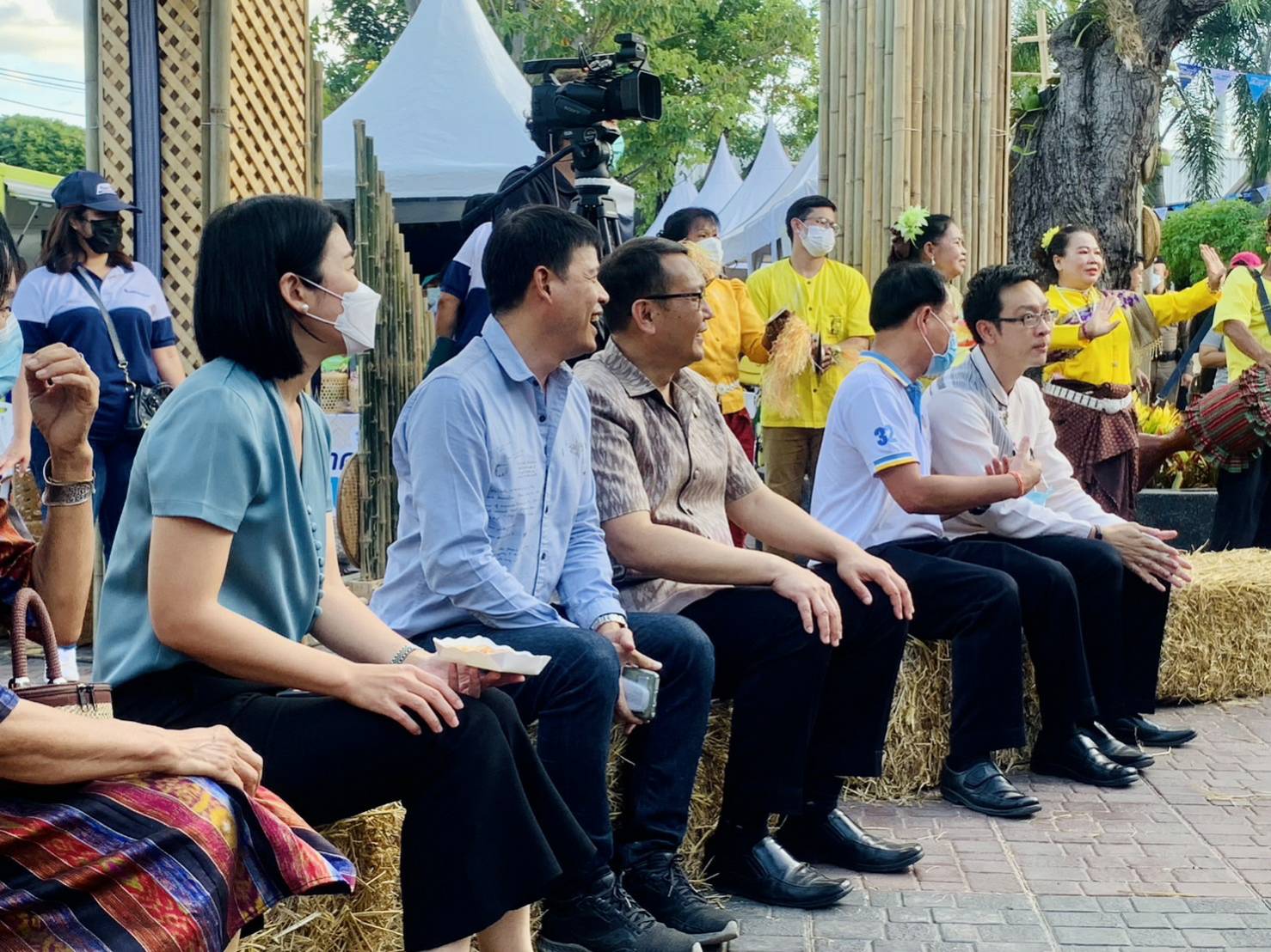 ขอนแก่น :  พีทีที สเตชั่น ตอกย้ำช่วยเศรษฐกิจฐานรากจัด “ตลาดเติมสุข” ผู้ผลิต ผู้ขายตัวจริงถึงผู้บริโภคไม่ผ่านคนกลาง  