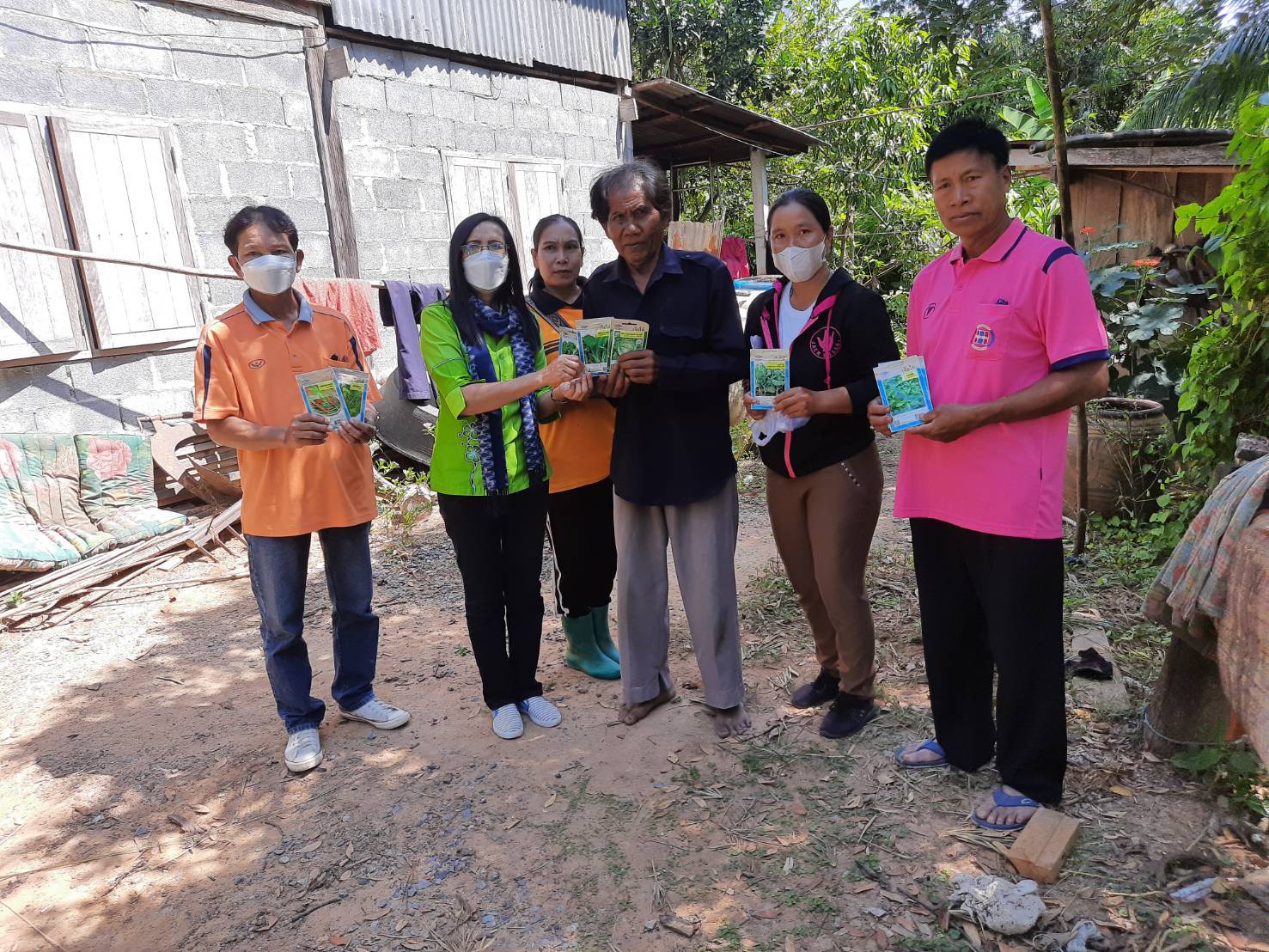 จังหวัดขอนแก่น : เร่งเครื่องเดินหน้าขับเคลื่อนการน้อมนำแนวพระราชดำริของสมเด็จพระกนิษฐาธิราชเจ้า กรมสมเด็จพระเทพรัตนราชสุดา ฯ สยามบรมราชกุมารี สร้างความมั่นคงทางอาหาร สู่ปฏิบัติการปลูกผักสวนครัวเพื่อสร้างความมั่นคงทางอาหาร ย้ำภายใน 30 พฤศจิกายน 2565 ทุกอำเภอ ปลูกพืชผักสวนครัว ครบ 100 %