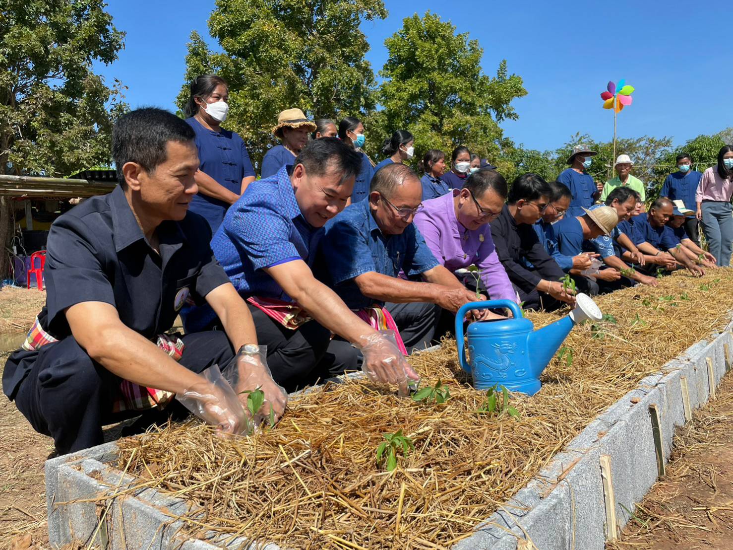 จังหวัดขอนแก่น : เดินหน้าสร้างความมั่นคงทางอาหารน้อมนำแนวพระราชดำริของสมเด็จพระกนิษฐาธิราชเจ้า กรมสมเด็จพระเทพรัตนราชสุดา ฯ สยามบรมราชกุมารี พร้อม Kick off ปฏิบัติการ 45 วัน ปลูกผักสวนครัว รณรงค์ปลูกพืชผักสมุนไพร ต้านภัย COVID – 19 พร้อมกัน 26 อำเภอ ควบคู่กับการจัดทำถังขยะเปียกลดโลกร้อน