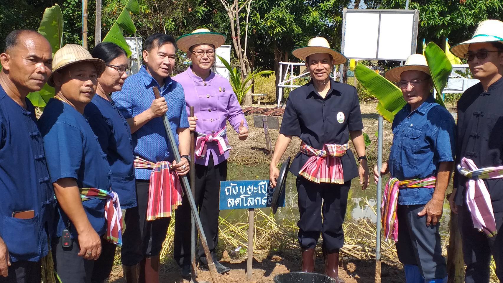 จังหวัดขอนแก่น : เดินหน้าสร้างความมั่นคงทางอาหารน้อมนำแนวพระราชดำริของสมเด็จพระกนิษฐาธิราชเจ้า กรมสมเด็จพระเทพรัตนราชสุดา ฯ สยามบรมราชกุมารี พร้อม Kick off ปฏิบัติการ 45 วัน ปลูกผักสวนครัว รณรงค์ปลูกพืชผักสมุนไพร ต้านภัย COVID – 19 พร้อมกัน 26 อำเภอ ควบคู่กับการจัดทำถังขยะเปียกลดโลกร้อน