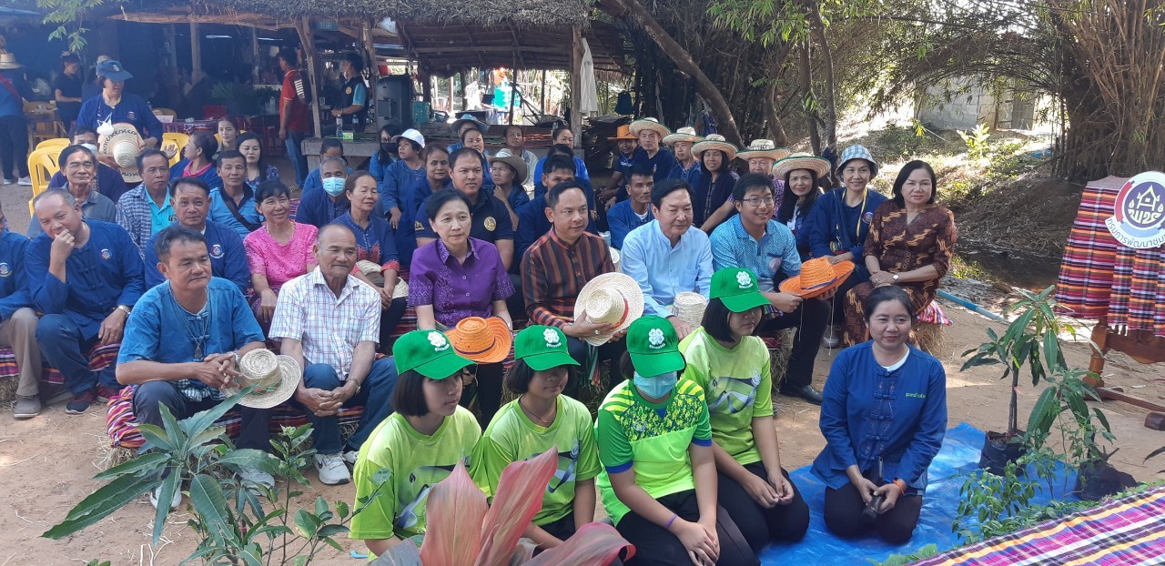 จังหวัดขอนแก่น : เดินหน้าสร้างความมั่นคงทางอาหารน้อมนำแนวพระราชดำริของสมเด็จพระกนิษฐาธิราชเจ้า กรมสมเด็จพระเทพรัตนราชสุดา ฯ สยามบรมราชกุมารี พร้อม Kick off ปฏิบัติการ 45 วัน ปลูกผักสวนครัว รณรงค์ปลูกพืชผักสมุนไพร ต้านภัย COVID – 19 พร้อมกัน 26 อำเภอ ควบคู่กับการจัดทำถังขยะเปียกลดโลกร้อน