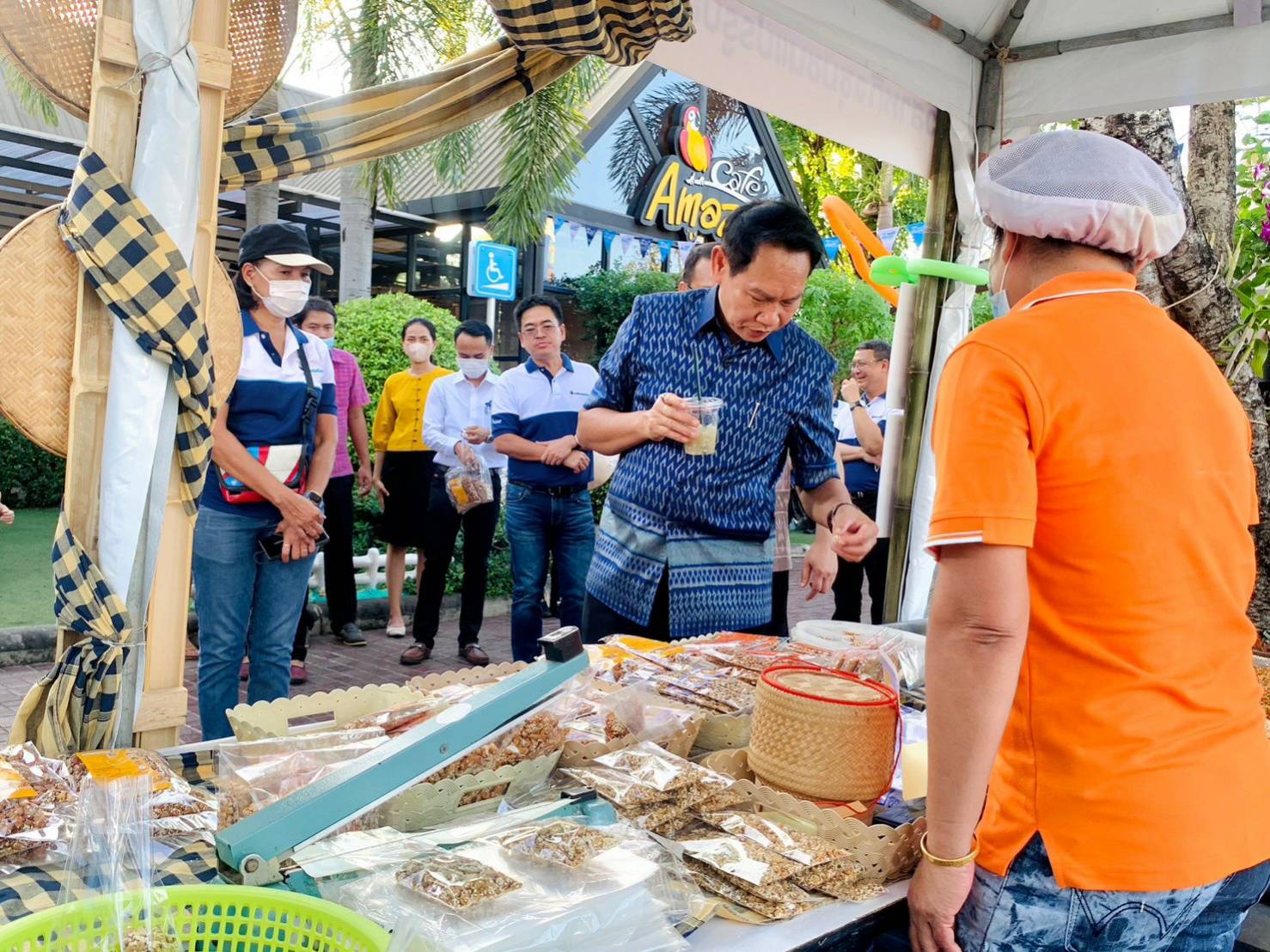 ขอนแก่น :  พีทีที สเตชั่น ตอกย้ำช่วยเศรษฐกิจฐานรากจัด “ตลาดเติมสุข” ผู้ผลิต ผู้ขายตัวจริงถึงผู้บริโภคไม่ผ่านคนกลาง  