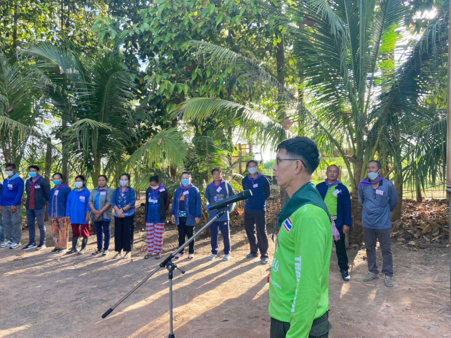 พช.ขอนแก่น : พัฒนาการจังหวัดขอนแก่น เยี่ยมให้กำลังใจผู้เข้ารับการฝึกอบรมโครงการพัฒนาหมู่บ้านเศรษฐกิจพอเพียง กิจกรรมย่อยที่ 1 กิจกรรมที่ 1 สร้างและพัฒนากลไกขับเคลื่อนในระดับพื้นที่ กิจกรรมที่ 1.1 อบรมแกนนำขับเคลื่อนหมู่บ้านเศรษฐกิจพอเพียง ซึ่งเป็นการฝึกอบรมวันที่ 4