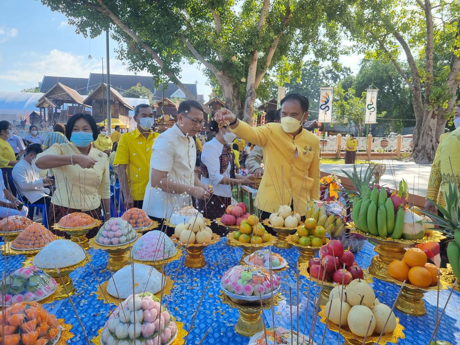 จังหวัดขอนแก่น ทำบุญตักบาตรข้าวเหนียว อาหารสำเร็จ เพื่อความสิริมงคลงานเทศกาลไหมนานาชาติฯ ปี2565