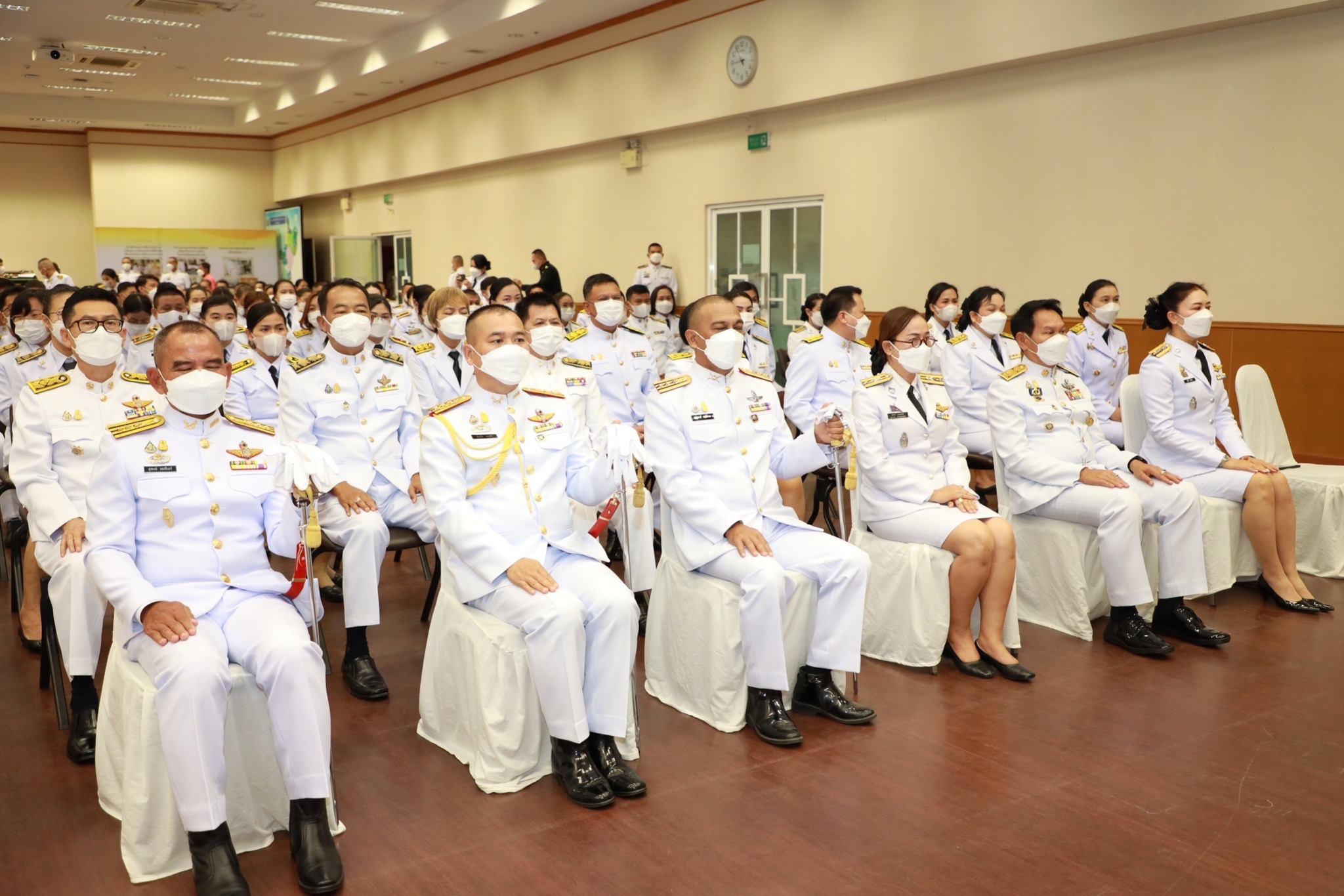 ?พช.ขอนแก่น:  ร่วมพิธีถวายสักการะวางพานพุ่มดอกไม้สด เนื่องใน วันพระบิดาแห่งฝนหลวง ประจำปี 2565 เพื่อน้อมสำนึกในพระมหากรุณาธิคุณ ร.9 พระบาทสมเด็จพระบรมชนกาธิเบศร มหาภูมิพลอดุลยเดชมหาราช บรมนาถบพิตร