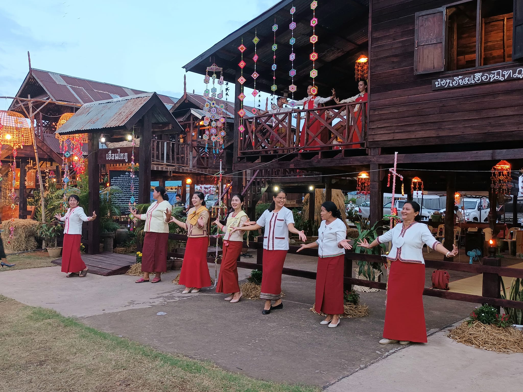 พช.ขอนแก่น : ร่วมพิธีขึ้นบ้านใหม่ “เฮือนโบราณ วิถีไทบ้านขอนแก่น”งานเทศกาลไหมนานาชาติ ประเพณีผูกเสี่ยวงานกาชาดจังหวัดขอนแก่น และงานขอนแก่นชอฟต์พาวเวอร์ ประจำปี 2565