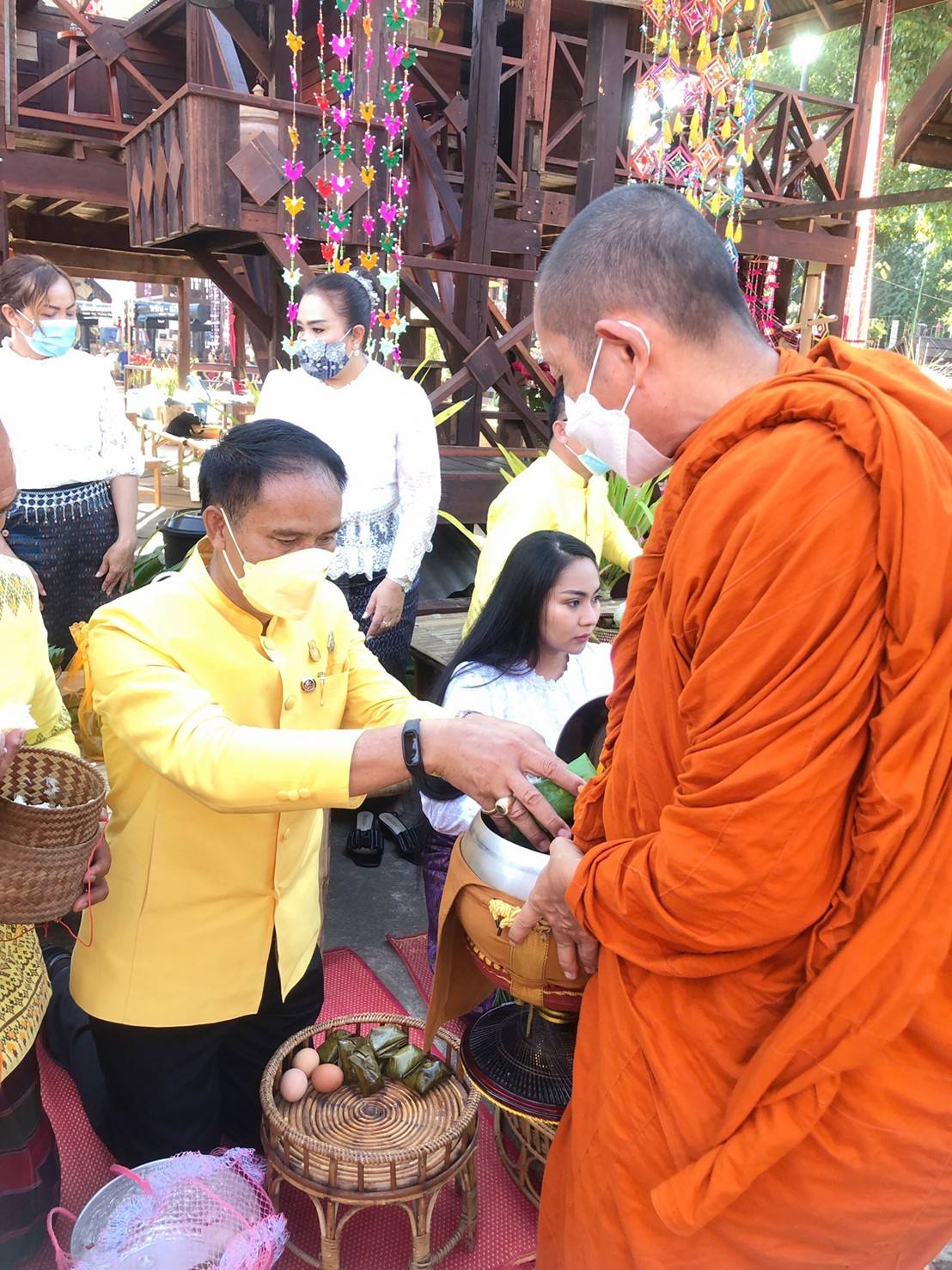 จังหวัดขอนแก่น ทำบุญตักบาตรข้าวเหนียว อาหารสำเร็จ เพื่อความสิริมงคลงานเทศกาลไหมนานาชาติฯ ปี2565