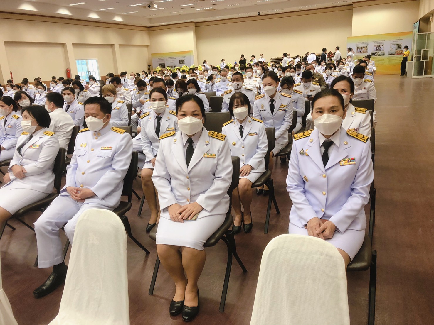 ?พช.ขอนแก่น:  ร่วมพิธีถวายสักการะวางพานพุ่มดอกไม้สด เนื่องใน วันพระบิดาแห่งฝนหลวง ประจำปี 2565 เพื่อน้อมสำนึกในพระมหากรุณาธิคุณ ร.9 พระบาทสมเด็จพระบรมชนกาธิเบศร มหาภูมิพลอดุลยเดชมหาราช บรมนาถบพิตร