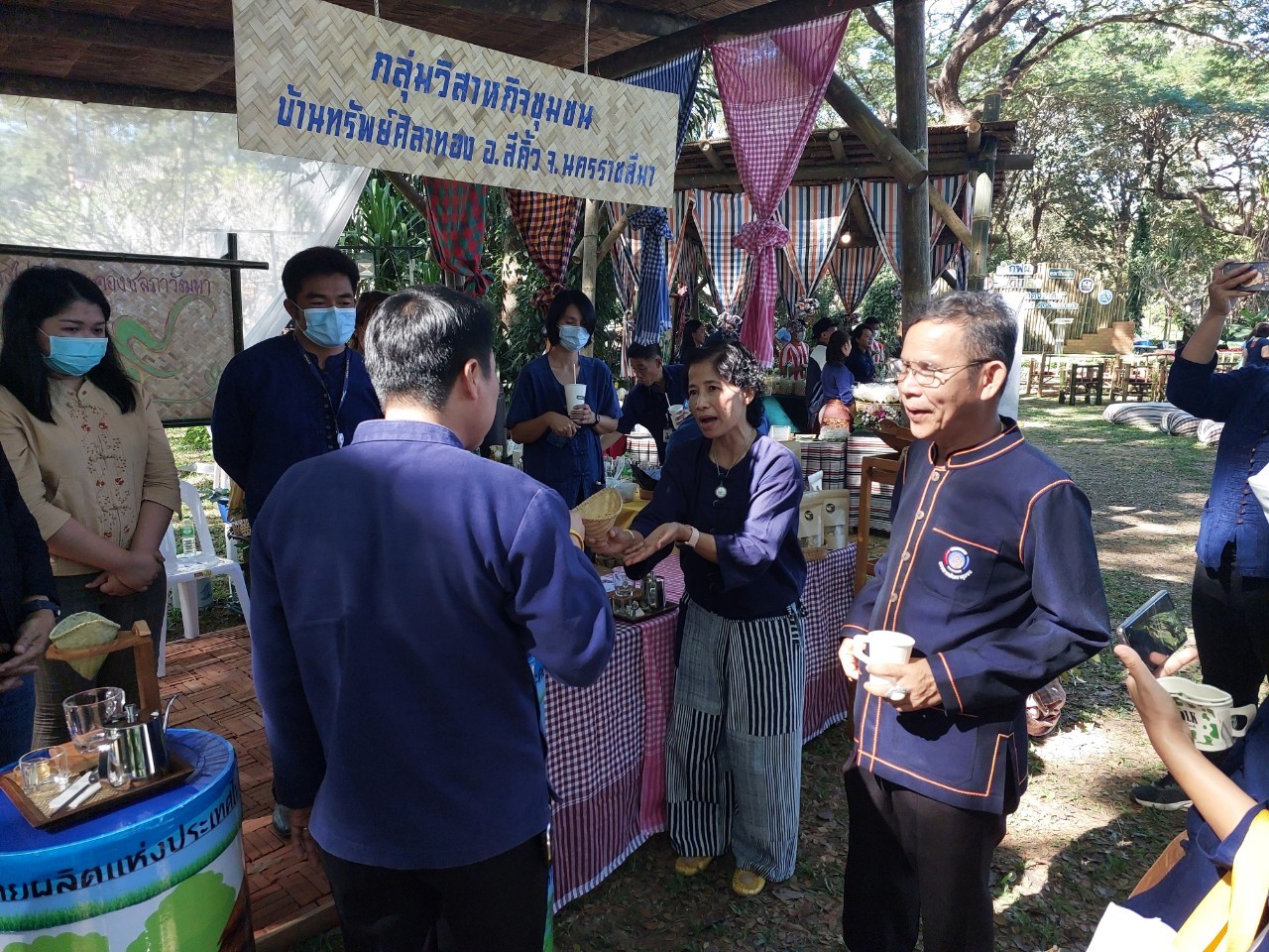 จังหวัดขอนแก่น : ร่วมกับ กฟผ. มูลนิธิกสิกรรมธรรมชาติ และสมาคมดินโลก จัดงานวันดินโลกประจำปี 2565 “สืบสาน รักษา ต่อยอด” หลักปรัชญาของเศรษฐกิจพอเพียง ตามแนวคิด “อาหารก่อกำเนิด เกิดจากดิน” สู่พัฒนาสังคมอย่างยั่งยืน