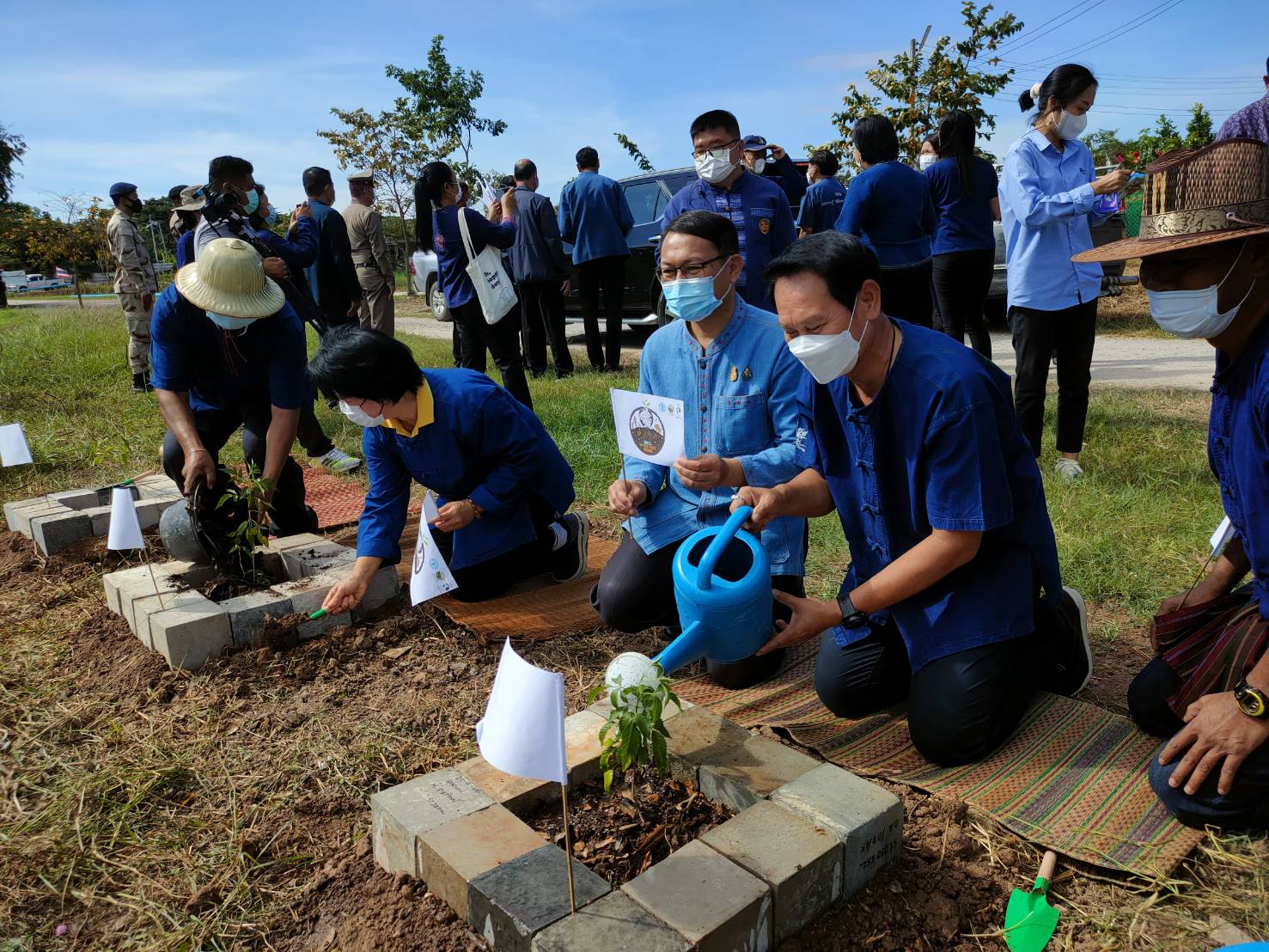 จังหวัดขอนแก่น : จับมือภาคีเครือข่ายจัดกิจกรรม Kick off วันดินโลก (World Soil Day) ปี 2565 ภายใต้แนวคิด “อาหารก่อกำเนิดเกิดจากดิน” (Soils : where food begins)