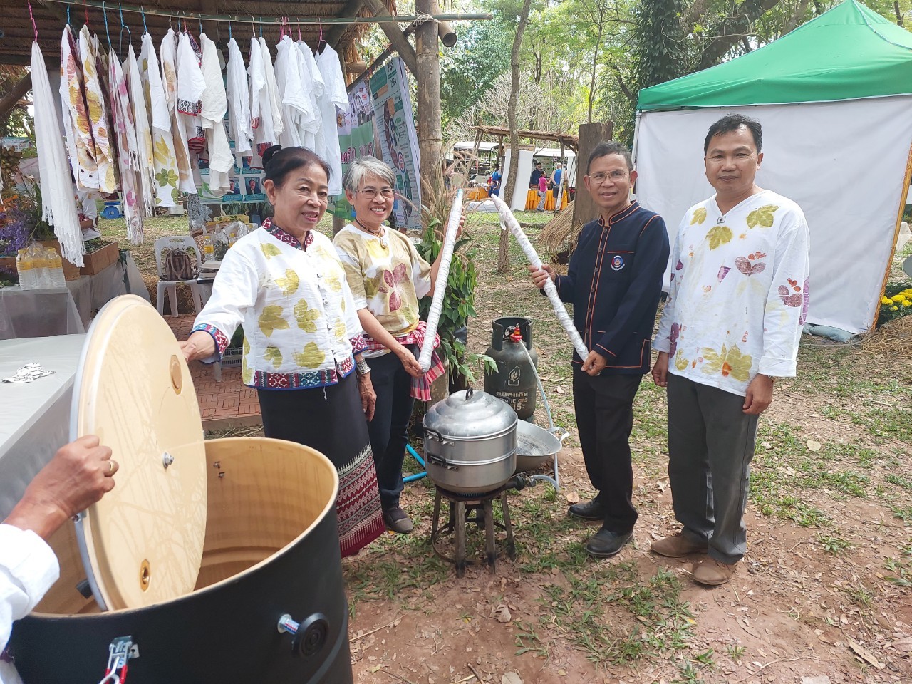 จังหวัดขอนแก่น : ร่วมกับ กฟผ. มูลนิธิกสิกรรมธรรมชาติ และสมาคมดินโลก จัดงานวันดินโลกประจำปี 2565 “สืบสาน รักษา ต่อยอด” หลักปรัชญาของเศรษฐกิจพอเพียง ตามแนวคิด “อาหารก่อกำเนิด เกิดจากดิน” สู่พัฒนาสังคมอย่างยั่งยืน