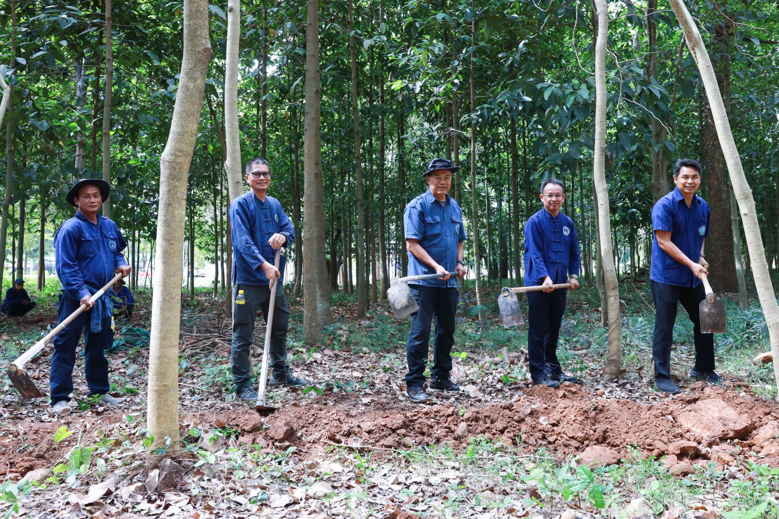 จังหวัดขอนแก่น : ร่วมกับ กฟผ. มูลนิธิกสิกรรมธรรมชาติ และสมาคมดินโลก จัดงานวันดินโลกประจำปี 2565 “สืบสาน รักษา ต่อยอด” หลักปรัชญาของเศรษฐกิจพอเพียง ตามแนวคิด “อาหารก่อกำเนิด เกิดจากดิน” สู่พัฒนาสังคมอย่างยั่งยืน