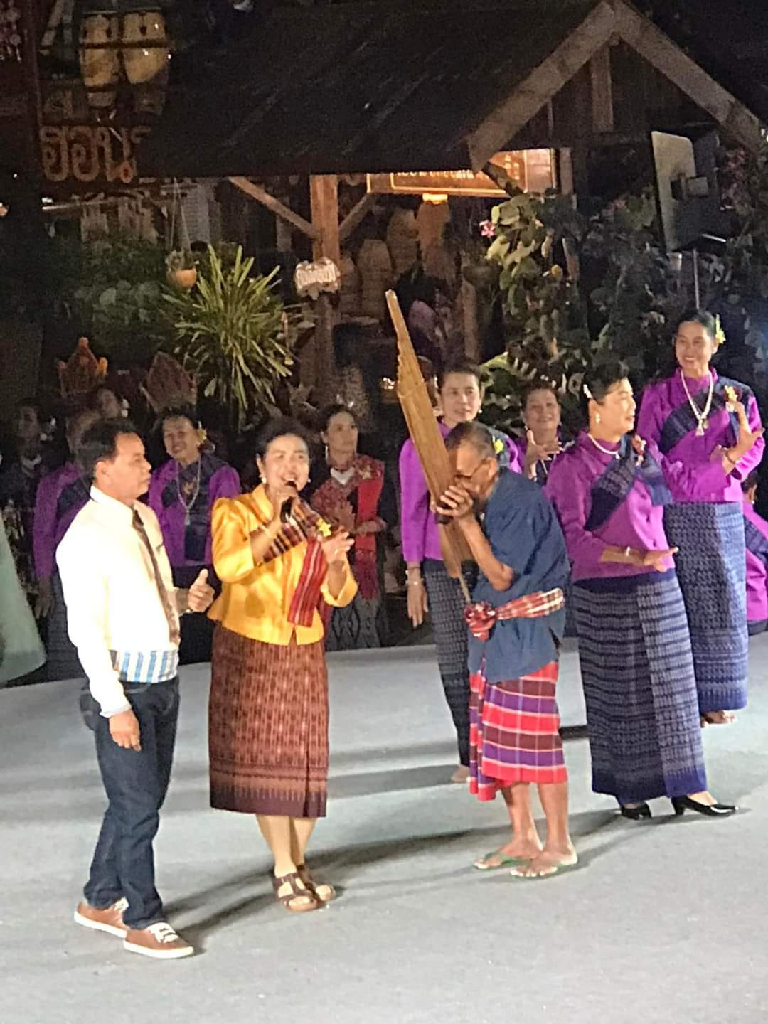 พช.ขอนแก่น : นายวิฑูรย์ นวลนุกูล รองอธิบดีกรมการพัฒนาชุมชน เยี่ยมให้กำลังใจ ผู้ประกอบการ OTOP ในงานเทศกาลไหมนานาชาติ ประเพณีผูกเสี่ยว งานกาชาดจังหวัดขอนแก่น และงานขอนแก่น Soft Power ประจำปี 2565