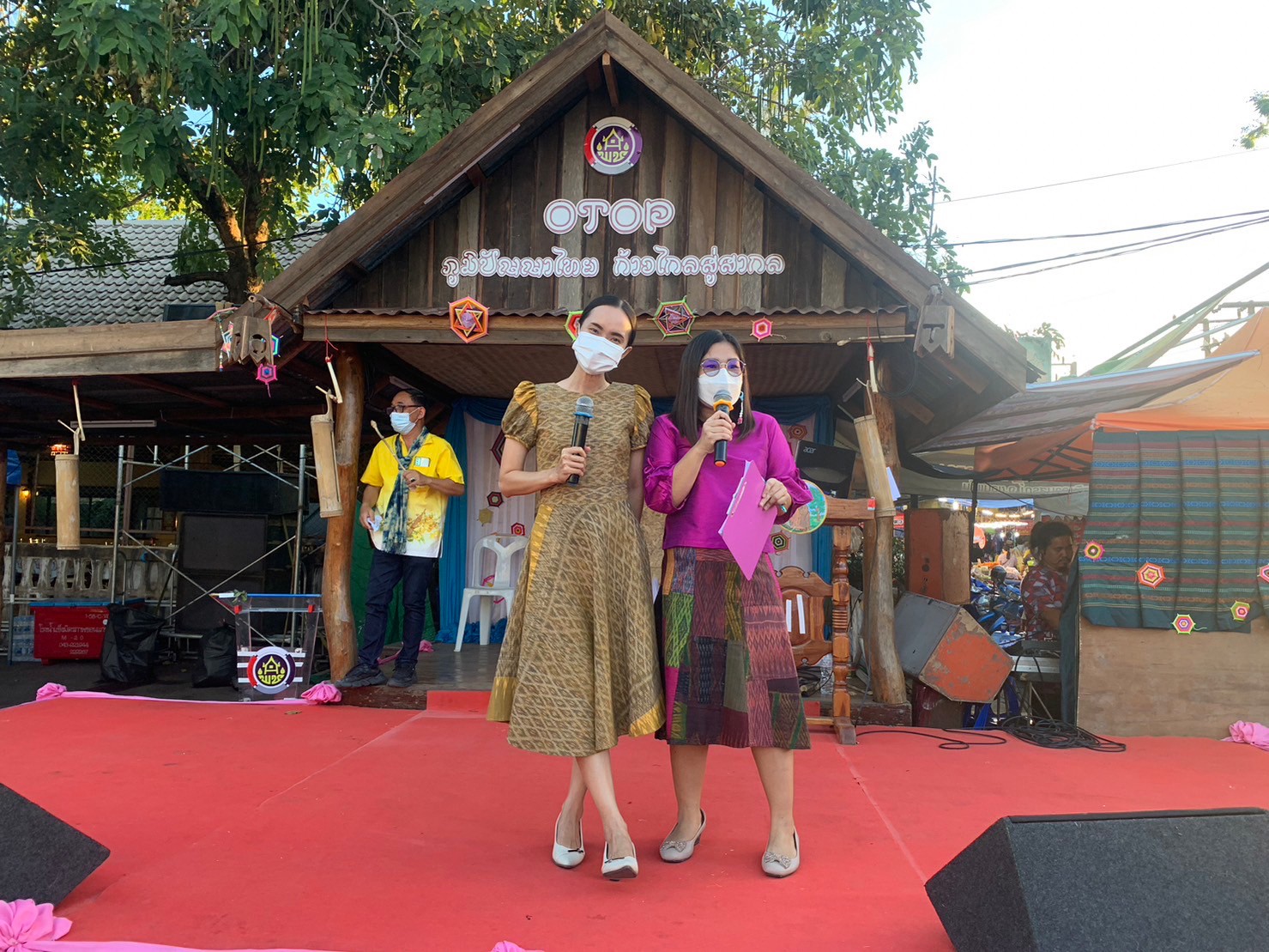 พช. ขอนแก่น : โชว์ความสำเร็จงานแสดงและจำหน่ายผลิตภัณฑ์ชุมชน OTOP ภายใต้ Theme “OTOP” ภูมิปัญญาไทย ก้าวไกลสู่สากล” ในงานเทศกาลไหมนานาชาติ ประเพณีผูกเสี่ยว งานกาชาดจังหวัดขอนแก่น และงานขอนแก่น Soft Power ประจำปี 2565 โกยรายได้ 11 วัน ยอดขาย 24 ล้าน กระตุ้นเศรษฐกิจฐานราก กระรายได้กลับสู่ชุมชน