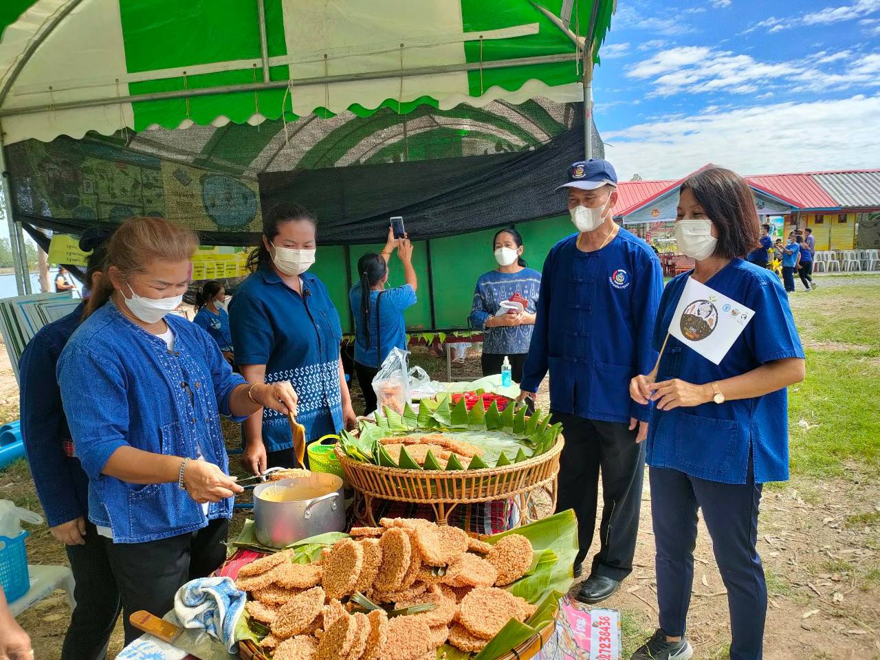 จังหวัดขอนแก่น : จับมือภาคีเครือข่ายจัดกิจกรรม Kick off วันดินโลก (World Soil Day) ปี 2565 ภายใต้แนวคิด “อาหารก่อกำเนิดเกิดจากดิน” (Soils : where food begins)