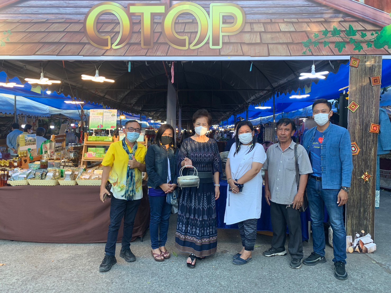 พช. ขอนแก่น : โชว์ความสำเร็จงานแสดงและจำหน่ายผลิตภัณฑ์ชุมชน OTOP ภายใต้ Theme “OTOP” ภูมิปัญญาไทย ก้าวไกลสู่สากล” ในงานเทศกาลไหมนานาชาติ ประเพณีผูกเสี่ยว งานกาชาดจังหวัดขอนแก่น และงานขอนแก่น Soft Power ประจำปี 2565 โกยรายได้ 11 วัน ยอดขาย 24 ล้าน กระตุ้นเศรษฐกิจฐานราก กระรายได้กลับสู่ชุมชน