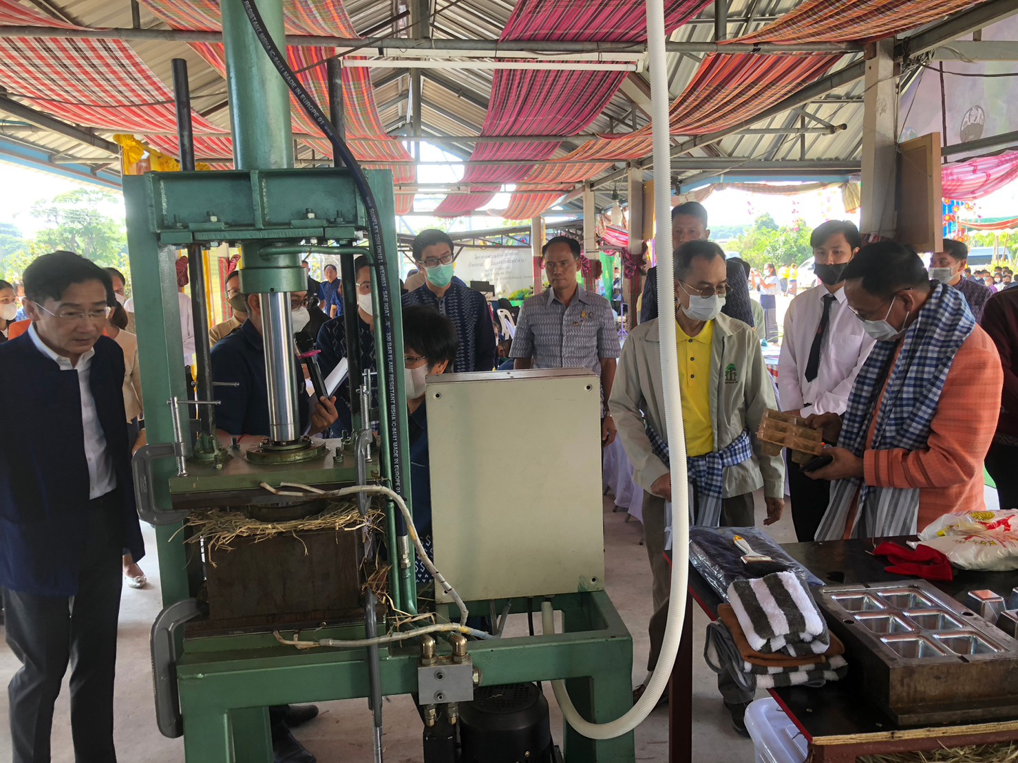 พช.ขอนแก่น : ร่วมกิจกรรมรับการตรวจเยี่ยมและประเมินผลเชิงประจักษ์ โครงการอำเภอนำร่อง “บำบัดทุกข์ บำรุงสุข”แบบบูรณาการและสร้างนักขับเคลื่อนยุทธศาสตร์นำการเปลี่ยนแปลง กระทรวงมหาดไทย