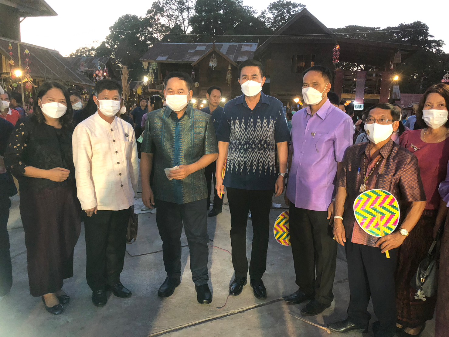 พช.ขอนแก่น : นายวิฑูรย์ นวลนุกูล รองอธิบดีกรมการพัฒนาชุมชน เยี่ยมให้กำลังใจ ผู้ประกอบการ OTOP ในงานเทศกาลไหมนานาชาติ ประเพณีผูกเสี่ยว งานกาชาดจังหวัดขอนแก่น และงานขอนแก่น Soft Power ประจำปี 2565