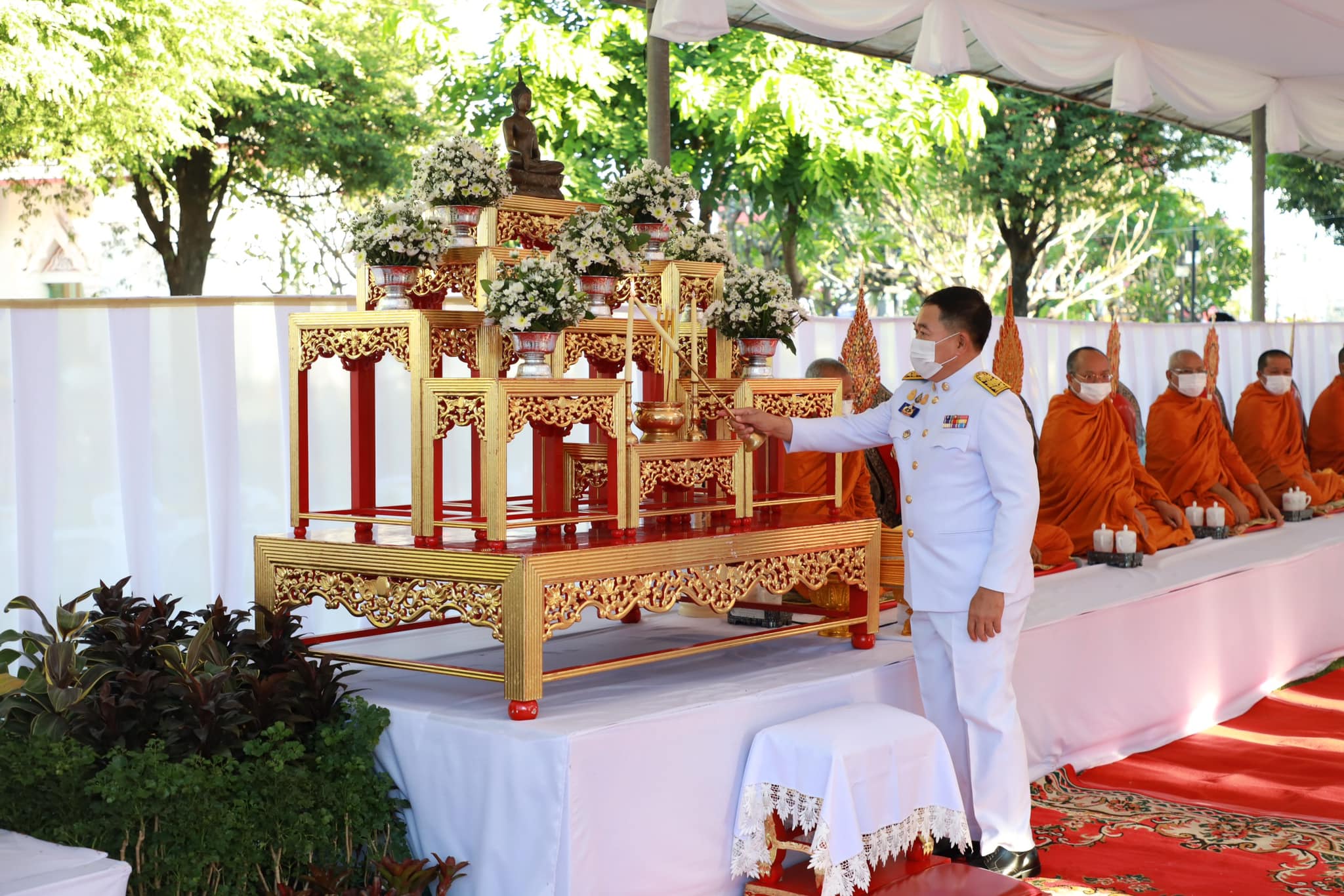 จังหวัดขอนแก่น : ชาวขอนแก่นพร้อมใจทำบุญตักบาตรถวายเป็นพระราชกุศล เนื่องในวันคล้ายวันพระราชสมภพในหลวง รัชกาลที่ 9