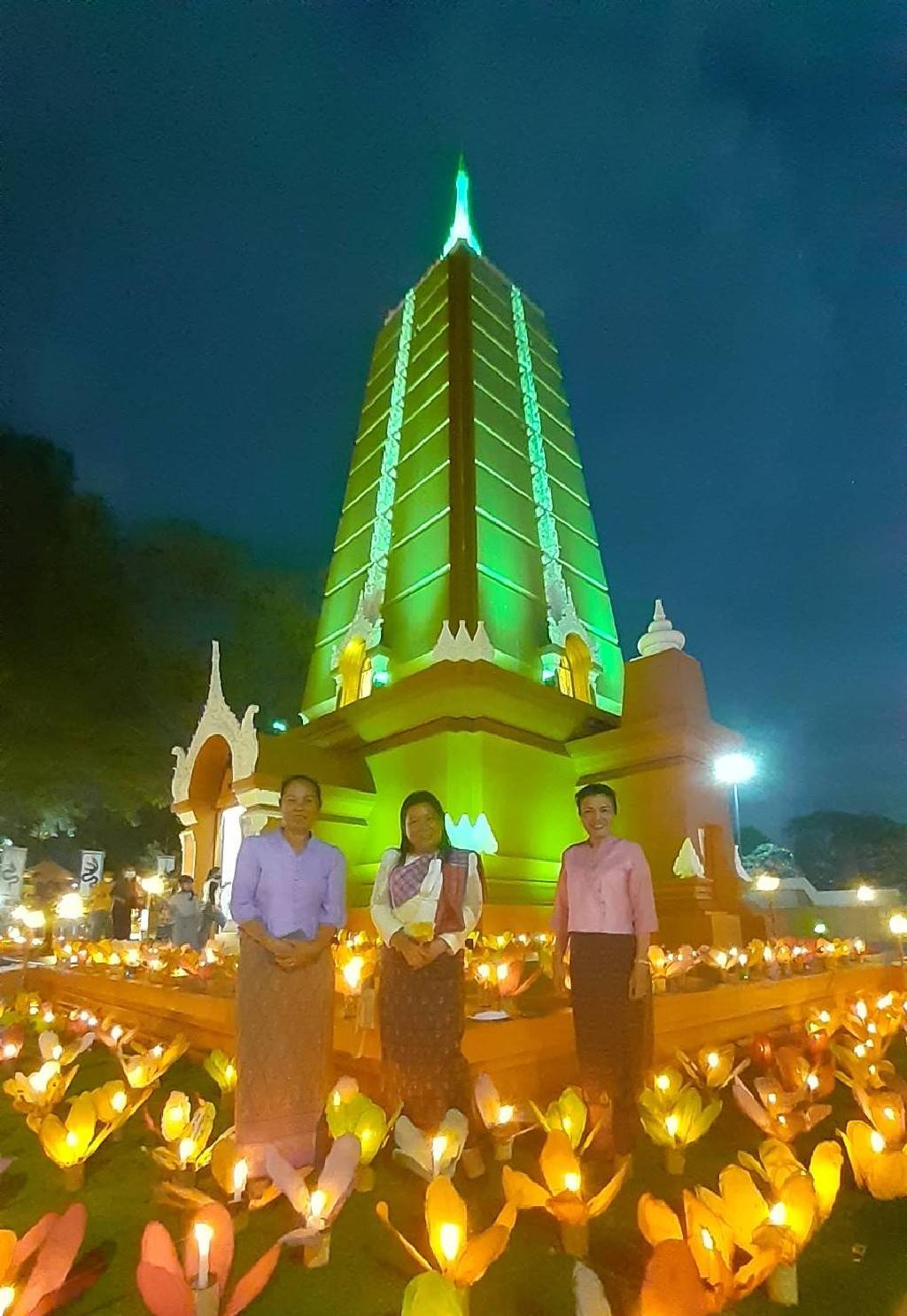 พช.ขอนแก่น : นายวิฑูรย์ นวลนุกูล รองอธิบดีกรมการพัฒนาชุมชน เยี่ยมให้กำลังใจ ผู้ประกอบการ OTOP ในงานเทศกาลไหมนานาชาติ ประเพณีผูกเสี่ยว งานกาชาดจังหวัดขอนแก่น และงานขอนแก่น Soft Power ประจำปี 2565