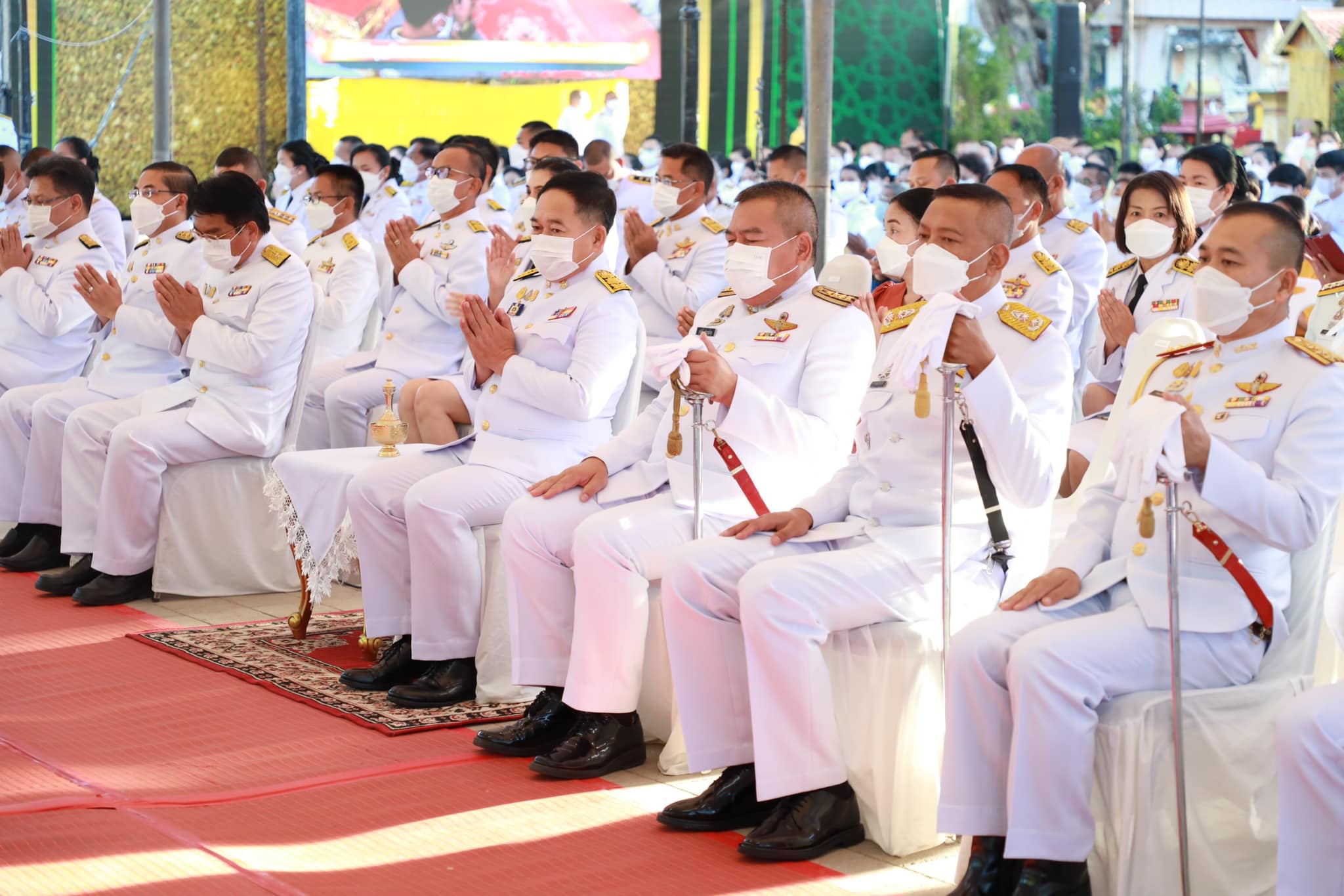 จังหวัดขอนแก่น : ชาวขอนแก่นพร้อมใจทำบุญตักบาตรถวายเป็นพระราชกุศล เนื่องในวันคล้ายวันพระราชสมภพในหลวง รัชกาลที่ 9