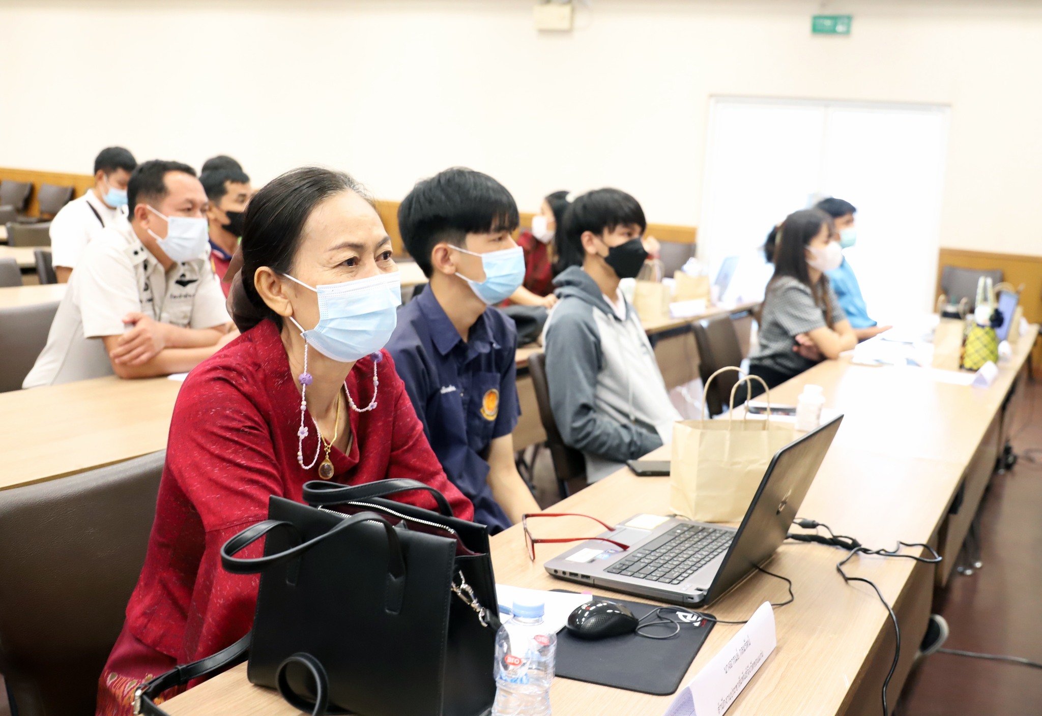 จังหวัดขอนแก่น : ฝึกอบรมข้าราชการในการสร้างอินโฟกราฟิกอย่างมืออาชีพ