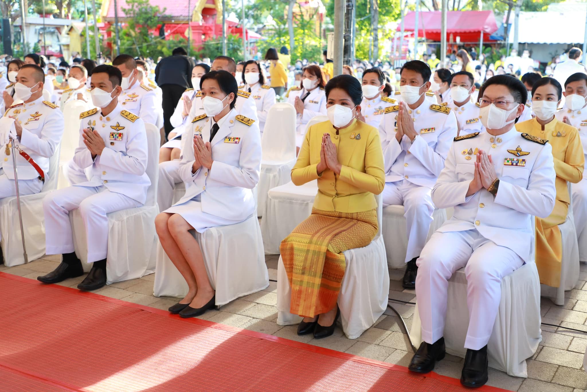จังหวัดขอนแก่น : ชาวขอนแก่นพร้อมใจทำบุญตักบาตรถวายเป็นพระราชกุศล เนื่องในวันคล้ายวันพระราชสมภพในหลวง รัชกาลที่ 9