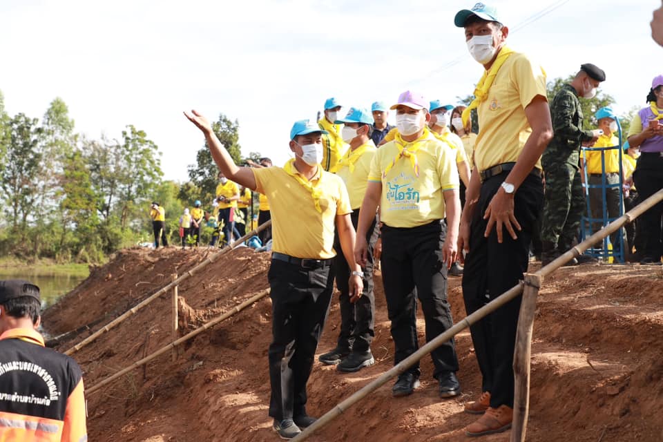จิตอาสาขอนแก่น : ร่วมทำความดีด้วยหัวใจ ทำความสะอาด กำจัดวัชพืช และกิจกรรมสาธารณประโยชน์ เนื่องในวันคล้ายวันพระบรมราชสมภพ พระบาทสมเด็จพระบรมชนกาธิเบศร มหาภูมิพลอดุลยเดชมหาราช บรมนาถบพิตร ประจำปี 2565