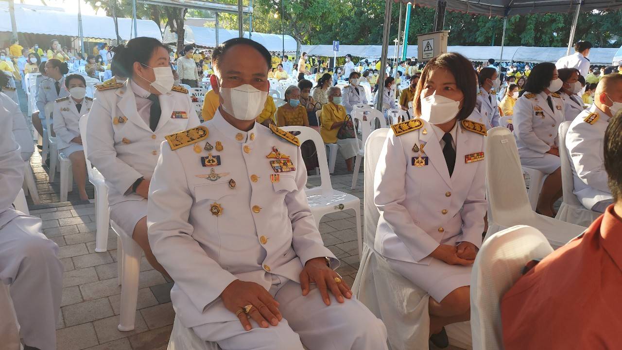 จังหวัดขอนแก่น : ชาวขอนแก่นพร้อมใจทำบุญตักบาตรถวายเป็นพระราชกุศล เนื่องในวันคล้ายวันพระราชสมภพในหลวง รัชกาลที่ 9