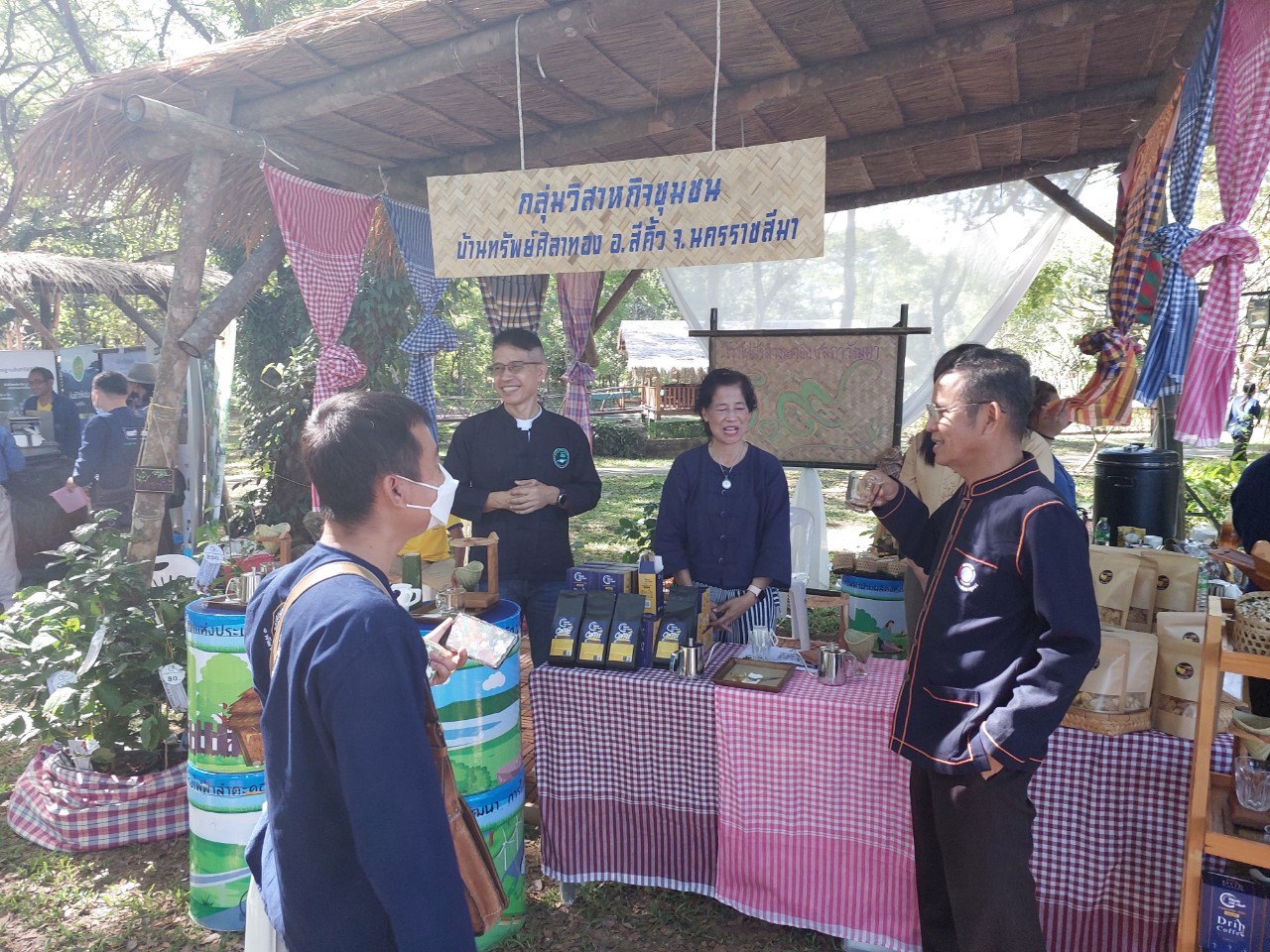 จังหวัดขอนแก่น : ร่วมกับ กฟผ. มูลนิธิกสิกรรมธรรมชาติ และสมาคมดินโลก จัดงานวันดินโลกประจำปี 2565 “สืบสาน รักษา ต่อยอด” หลักปรัชญาของเศรษฐกิจพอเพียง ตามแนวคิด “อาหารก่อกำเนิด เกิดจากดิน” สู่พัฒนาสังคมอย่างยั่งยืน