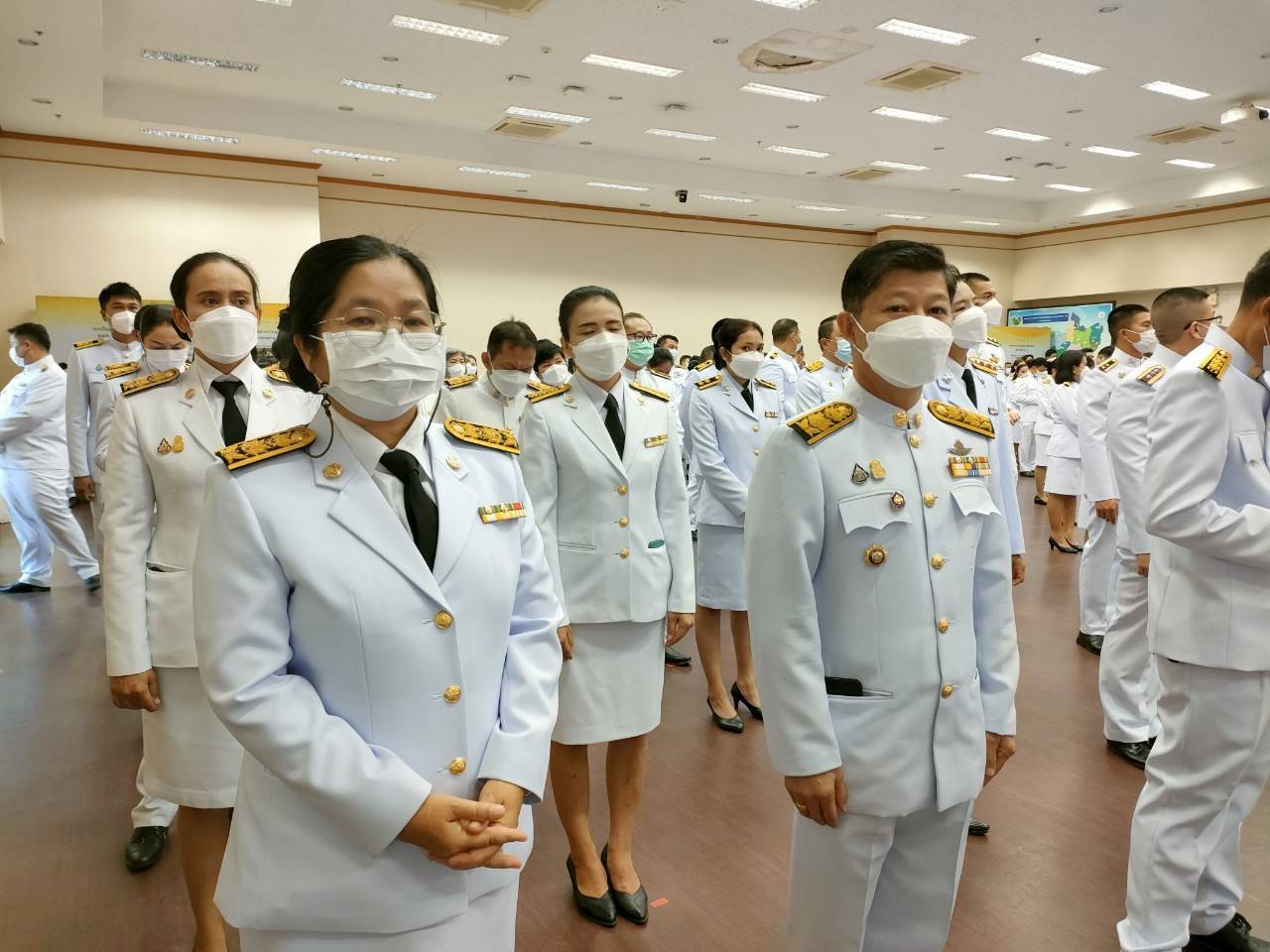 จังหวัดขอนแก่น : จัดพิธีวางพานพุ่มและถวายบังคมเบื้องหน้าพระบรมฉายาลักษณ์ พระบาทสมเด็จพระบรมชนกาธิเบศ มหาภูมิพลอดุลยเดชมหาราช บรมราชบพิธ เนื่องในวันพ่อแห่งชาติ ปี 2565