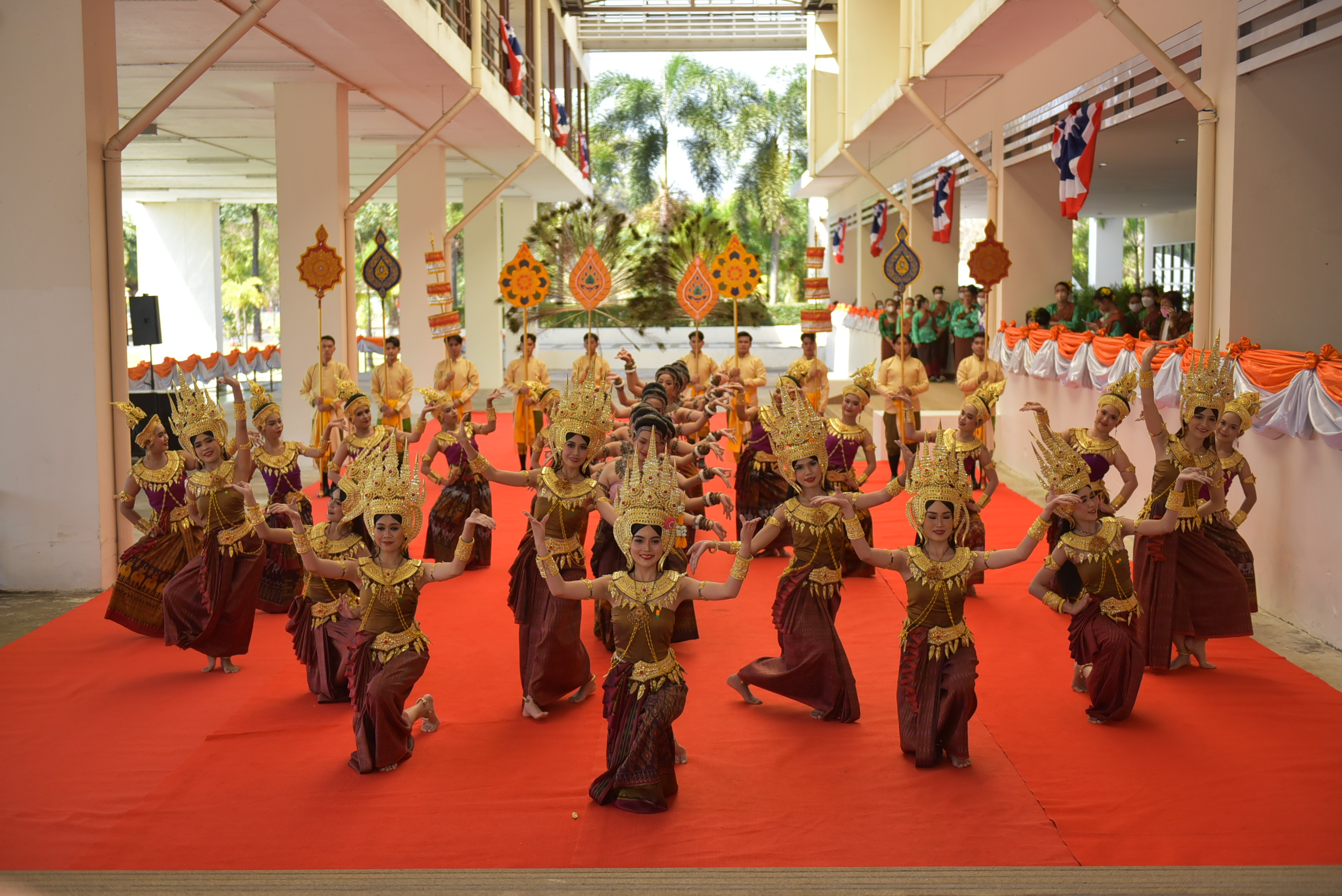 จังหวัดขอนแก่น ร่วมเฝ้าฯ รับเสด็จ สมเด็จพระเจ้าลูกเธอ เจ้าฟ้าสิริวัณณวรี นารีรัตนราชกัญญา ในงานจัดแสดงผลิตภัณฑ์ผ้าไทย และงานหัตถกรรมชุมชนภาคอีสาน