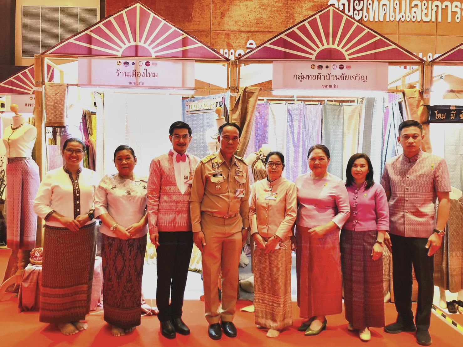 จังหวัดขอนแก่น ร่วมเฝ้าฯ รับเสด็จ สมเด็จพระเจ้าลูกเธอ เจ้าฟ้าสิริวัณณวรี นารีรัตนราชกัญญา ในงานจัดแสดงผลิตภัณฑ์ผ้าไทย และงานหัตถกรรมชุมชนภาคอีสาน