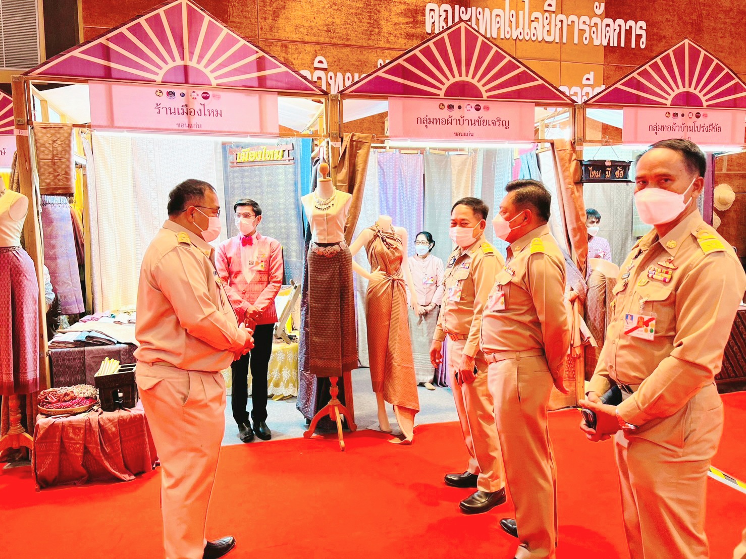จังหวัดขอนแก่น ร่วมเฝ้าฯ รับเสด็จ สมเด็จพระเจ้าลูกเธอ เจ้าฟ้าสิริวัณณวรี นารีรัตนราชกัญญา ในงานจัดแสดงผลิตภัณฑ์ผ้าไทย และงานหัตถกรรมชุมชนภาคอีสาน