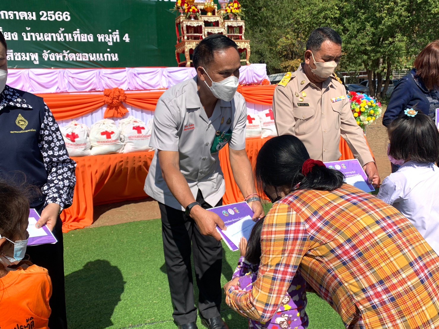 จังหวัดขอนแก่น ร่วมกิจกรรมหน่วยแพทย์อาสา สมเด็จพระศรีนครินทราบรมราชชนนี(พอ.สว.) และโครงการบำบัดทุกข์บำรุงสุข สร้างรอยยิ้มให้ประชาชน