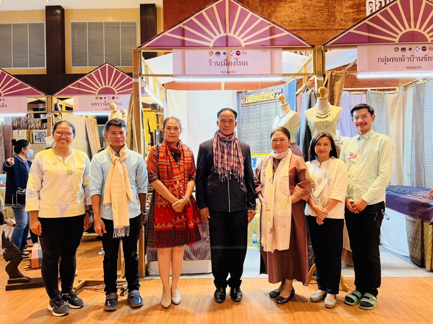 จังหวัดขอนแก่น ร่วมเฝ้าฯ รับเสด็จ สมเด็จพระเจ้าลูกเธอ เจ้าฟ้าสิริวัณณวรี นารีรัตนราชกัญญา ในงานจัดแสดงผลิตภัณฑ์ผ้าไทย และงานหัตถกรรมชุมชนภาคอีสาน