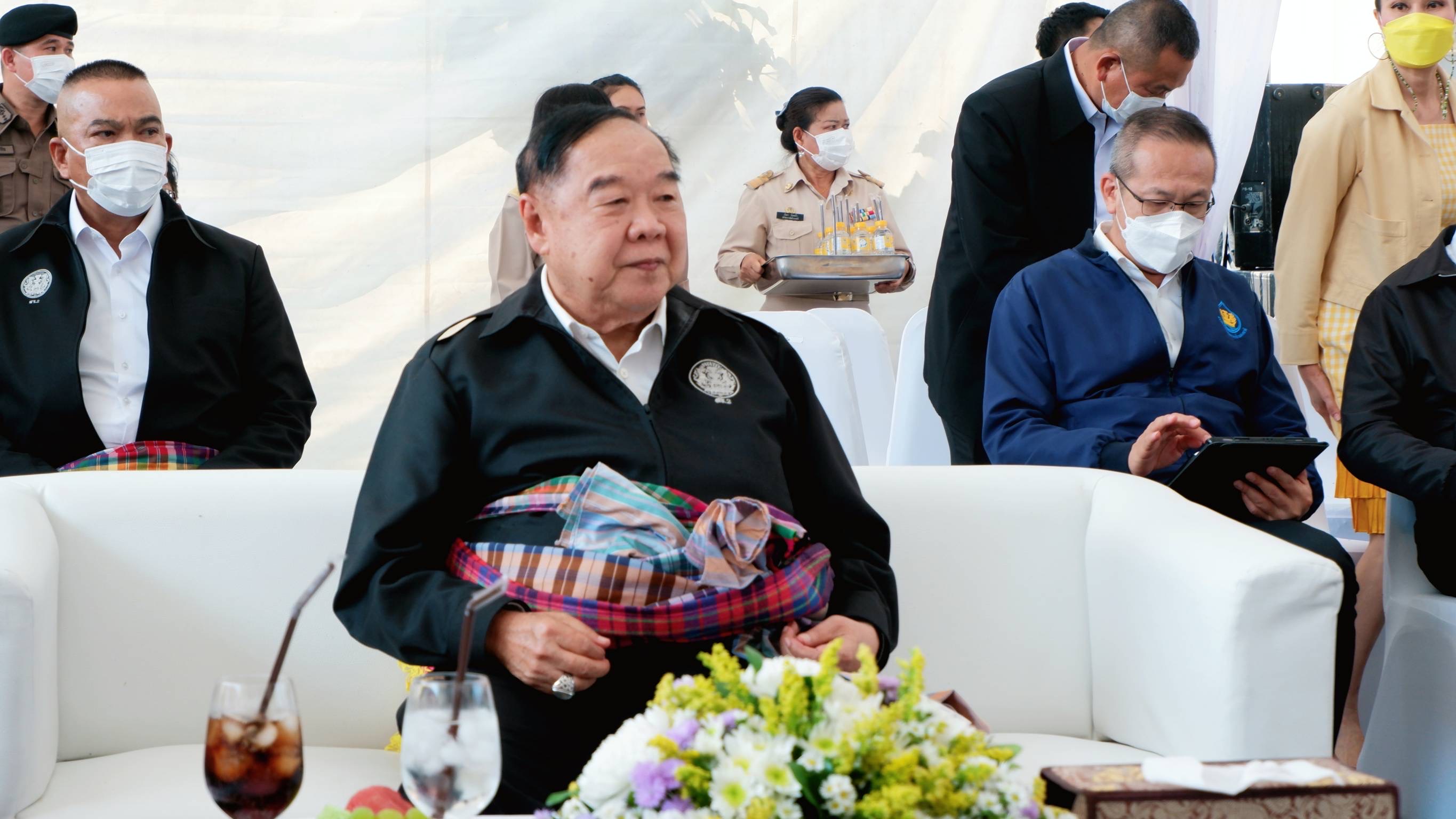 พช. ขอนแก่น : ร่วมต้อนรับและรับมอบนโยบายของรองนายกรัฐมนตรี (พลเอก ประวิตร วงษ์สุวรรณ) ในการบริหารจัดการน้ำพื้นที่จังหวัดขอนแก่น