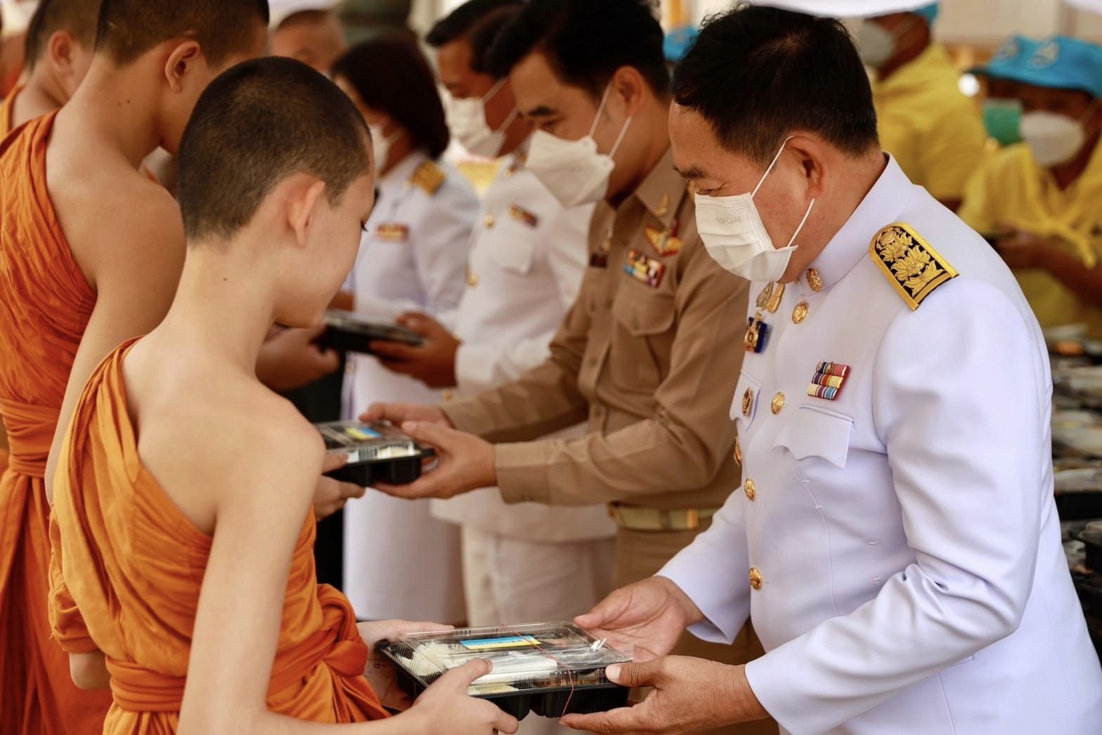 ?พช.ขอนแก่น : ผู้ว่าฯ จังหวัดขอนแก่นจัดพิธีถวายภัตตาหารพระราชทานของพระบาทสมเด็จพระเจ้าอยู่หัว แด่พระภิกษุ สามเณร ในการสอบบาลีสนามหลวง ครั้งที่ 1 ครั้งหลัง ปี 2566