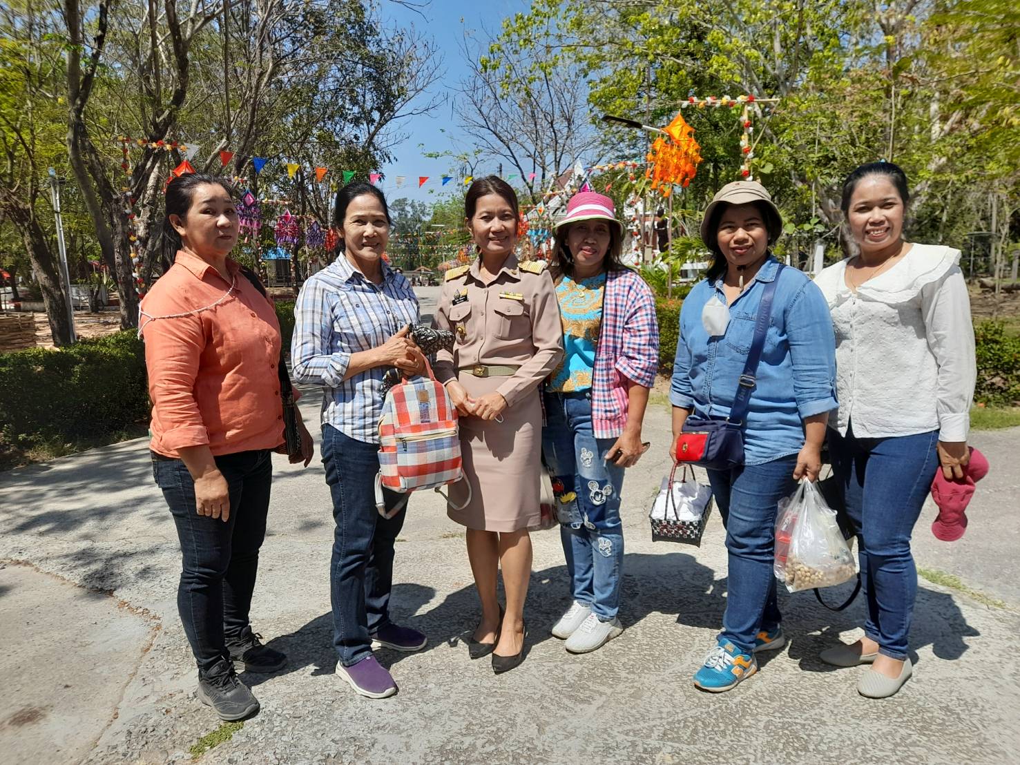 ?พช.ขอนแก่น : ต้อนรับสตรีจังหวัดตราด ศึกษาดูงานตามโครงการฝึกอบรมเพิ่มประสิทธิภาพและศึกษาดูงานเสริมสร้างความเข้มแข็งของสตรีจังหวัดตราด