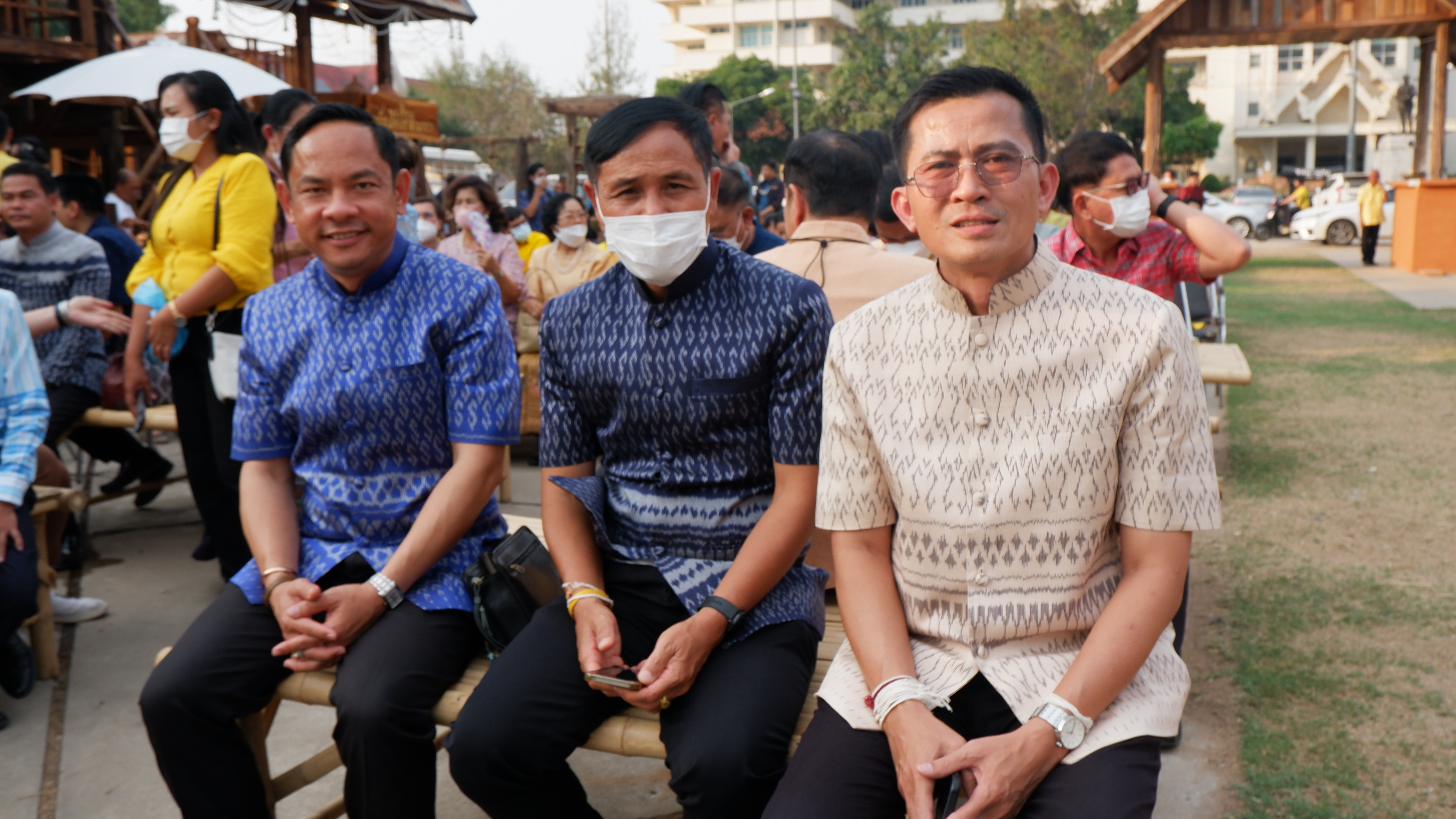 จังหวัดขอนแก่น กระตุ้นเศรษฐกิจฐานราก จัดงาน “ตลาดนัดผักปลอดภัย ผ้าไหม ไก่ย่าง” กระจายรายได้สู่ชุมชน