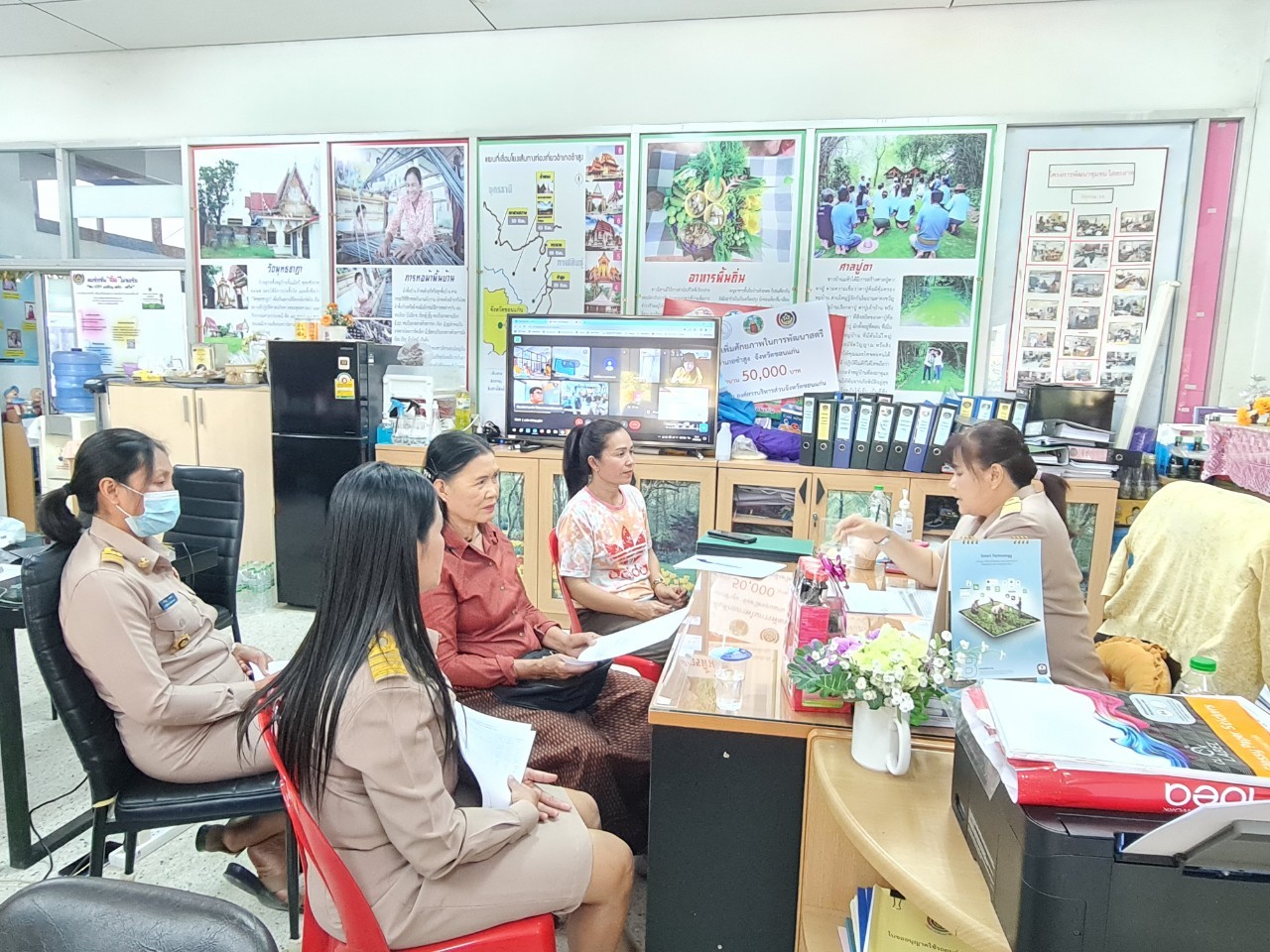 ?พช.ขอนแก่น : ดำเนินงานจัดประชุมเตรียมความพร้อมและรับฟังแนวทางการจัดกิจกรรมเนื่องในวันสตรีสากล ประจำปี 2566 ผ่านระบบ Zoom Cloud Meeting