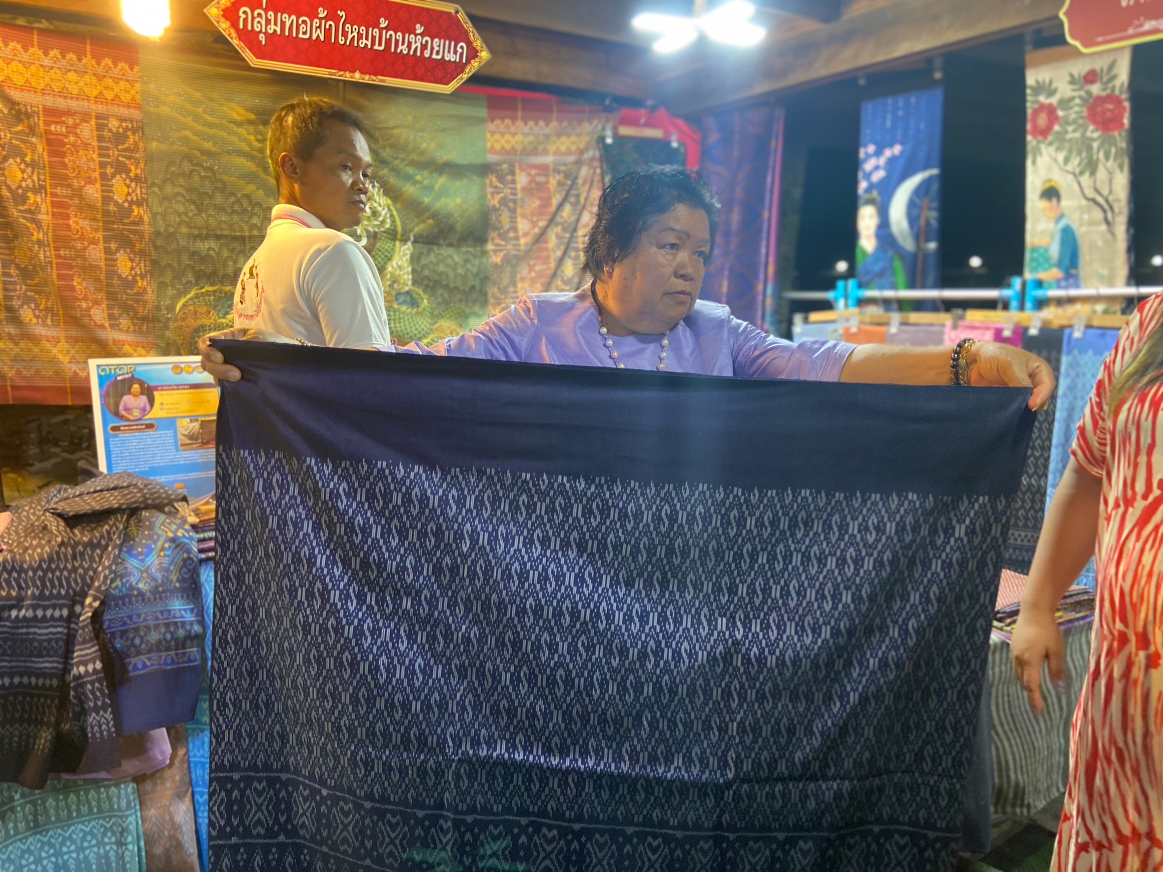 ?จังหวัดขอนแก่น กระตุ้นเศรษฐกิจฐานราก จัดงาน “ตลาดนัดผักปลอดภัย ผ้าไหม ไก่ย่าง” กระจายรายได้สู่ชุมชน