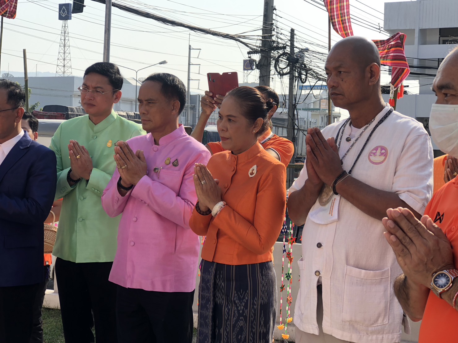 ? พช.ขอนแก่น : ร่วมงานพิธียกยอดฉัตรมณฑป พระชัยชุมแพ บรมนาถบพิตรซึ่งประดิษฐาน ณ ลานพระชัยชุมแพ ที่ว่าการอำเภอชุมแพ อำเภอชุมแพ จังหวัดขอนแก่น